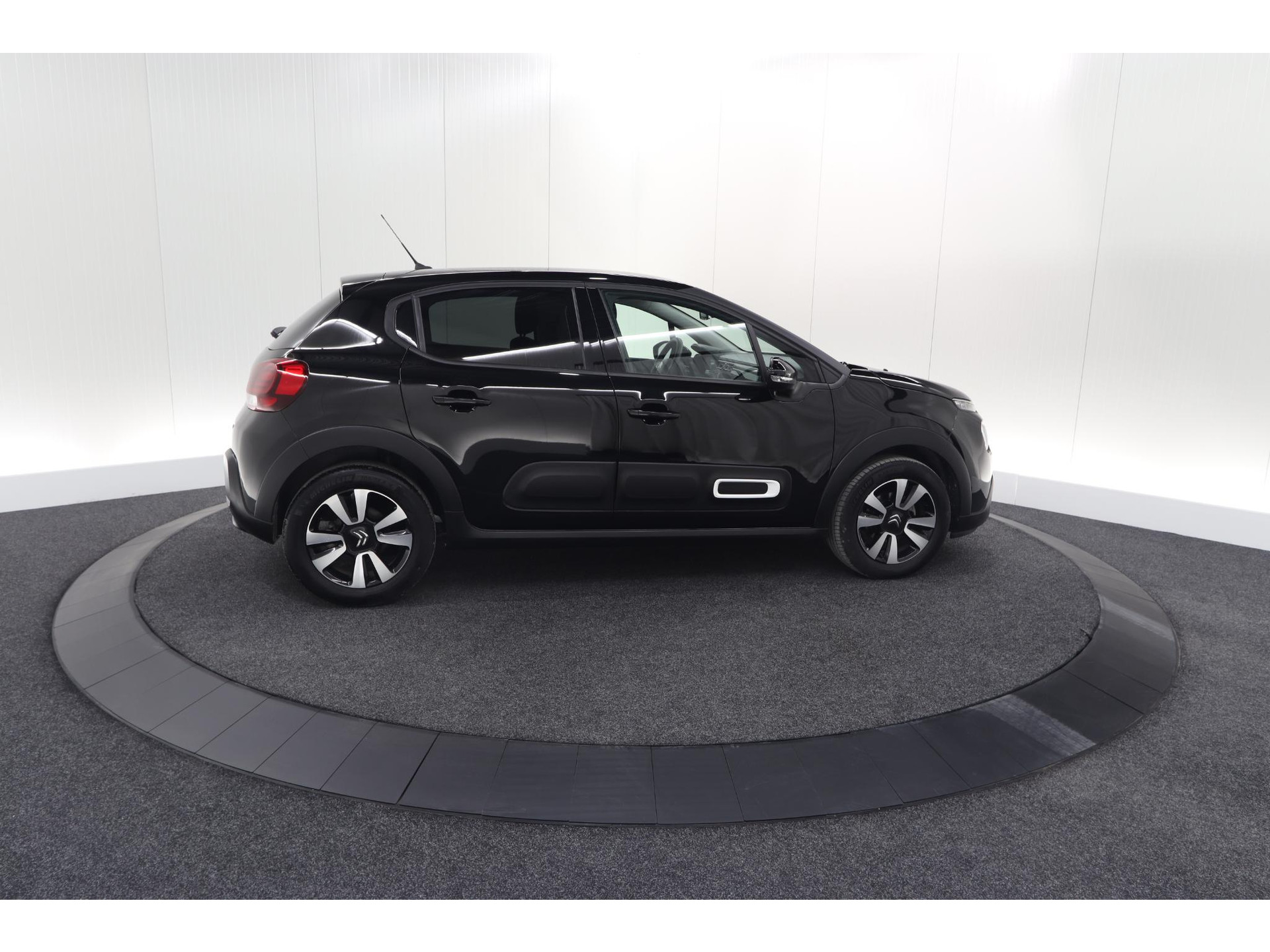 Citroen C3 PureTech 110 EAT6 Max | Apple Carplay | Parkeersensoren | Climate Control | 16 Inch Lichtmetalen Velgen