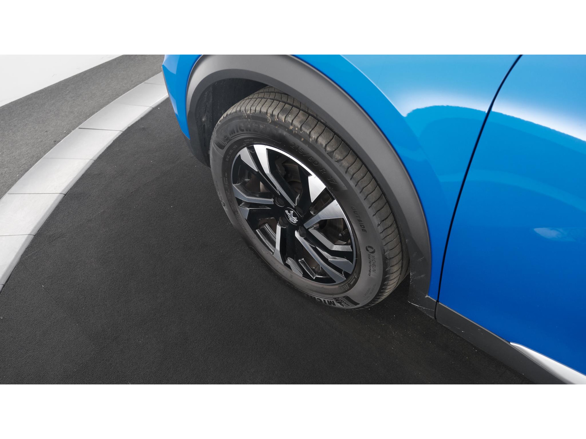 Peugeot 2008 PureTech 130 Allure | Trekhaak | Camera | Apple Carplay | Stoelverwarming | Parkeersensoren