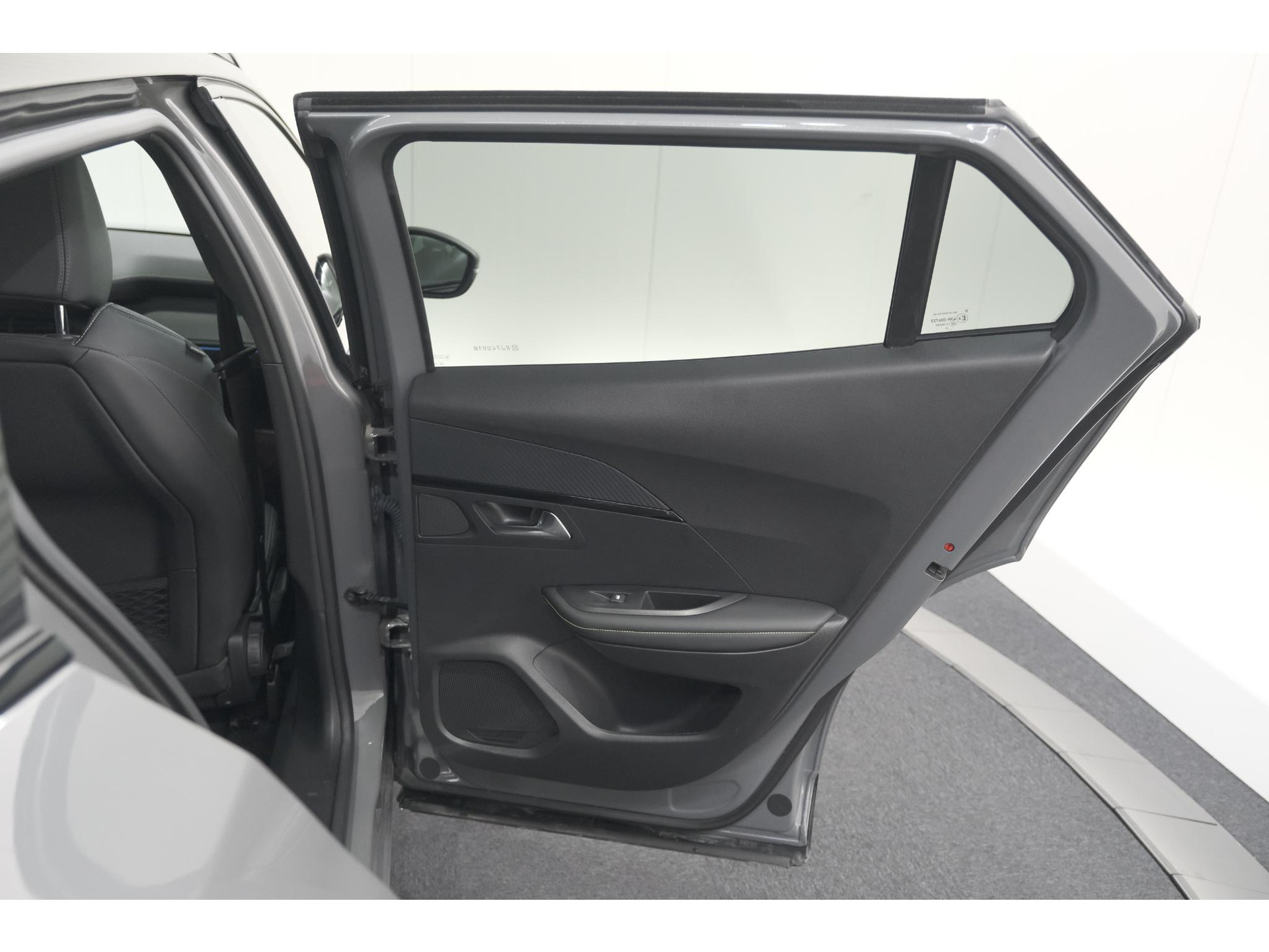 Peugeot e-2008 EV GT Avantage 54 kWh | 96.8% SOH | 11 KW Lader | 360 Camera | Panoramadak | Dodehoekdetectie