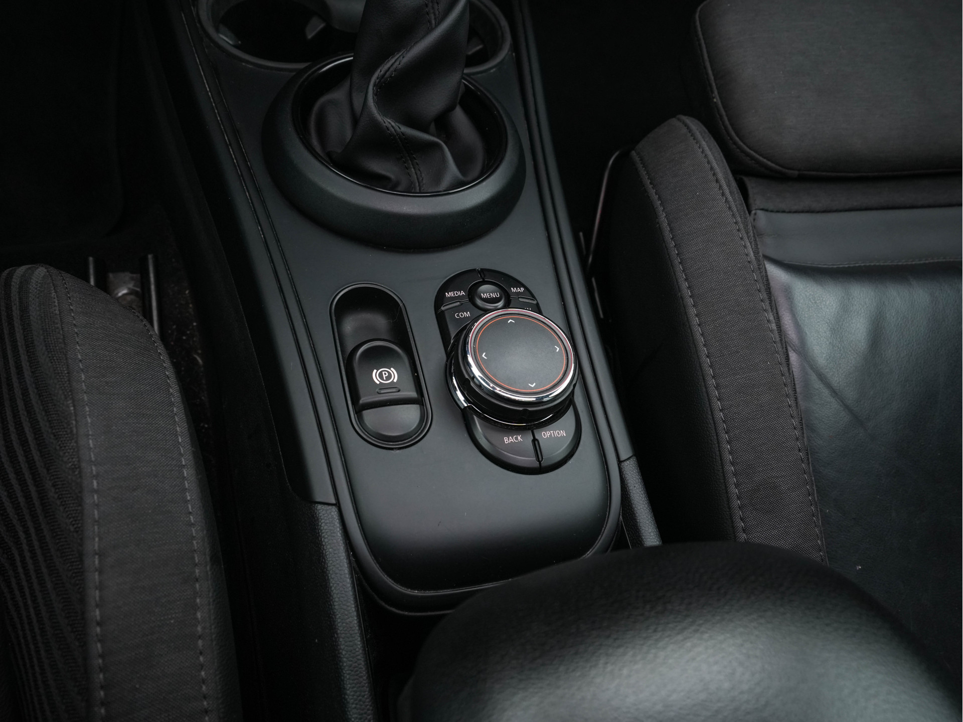 MINI Mini Countryman 2.0 Cooper S E ALL4 Chili Plug-In (INCL-BTW) Aut. *PANO | LEATHER-FABRIC | FULL-LED | SPORT-SEATS | KEYLESS | NAVI-FULLMAP | ECC | AMBIENT-LIGHT | PDC | CRUISE | 18''ALU*