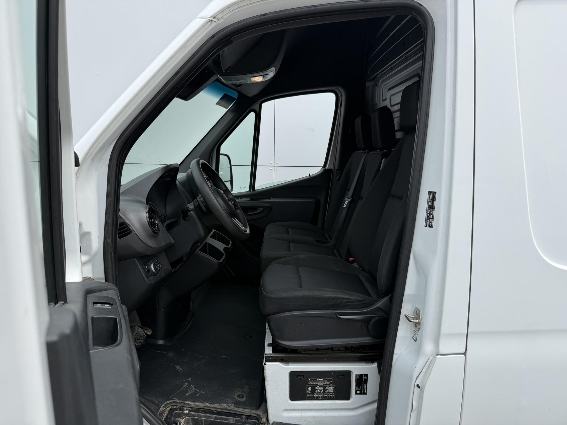 Mercedes-Benz eSprinter 312 55 kWh L2H2 Elektrisch 168 km WLTP 80kw Snelladen StoelverwarmingClimate Control