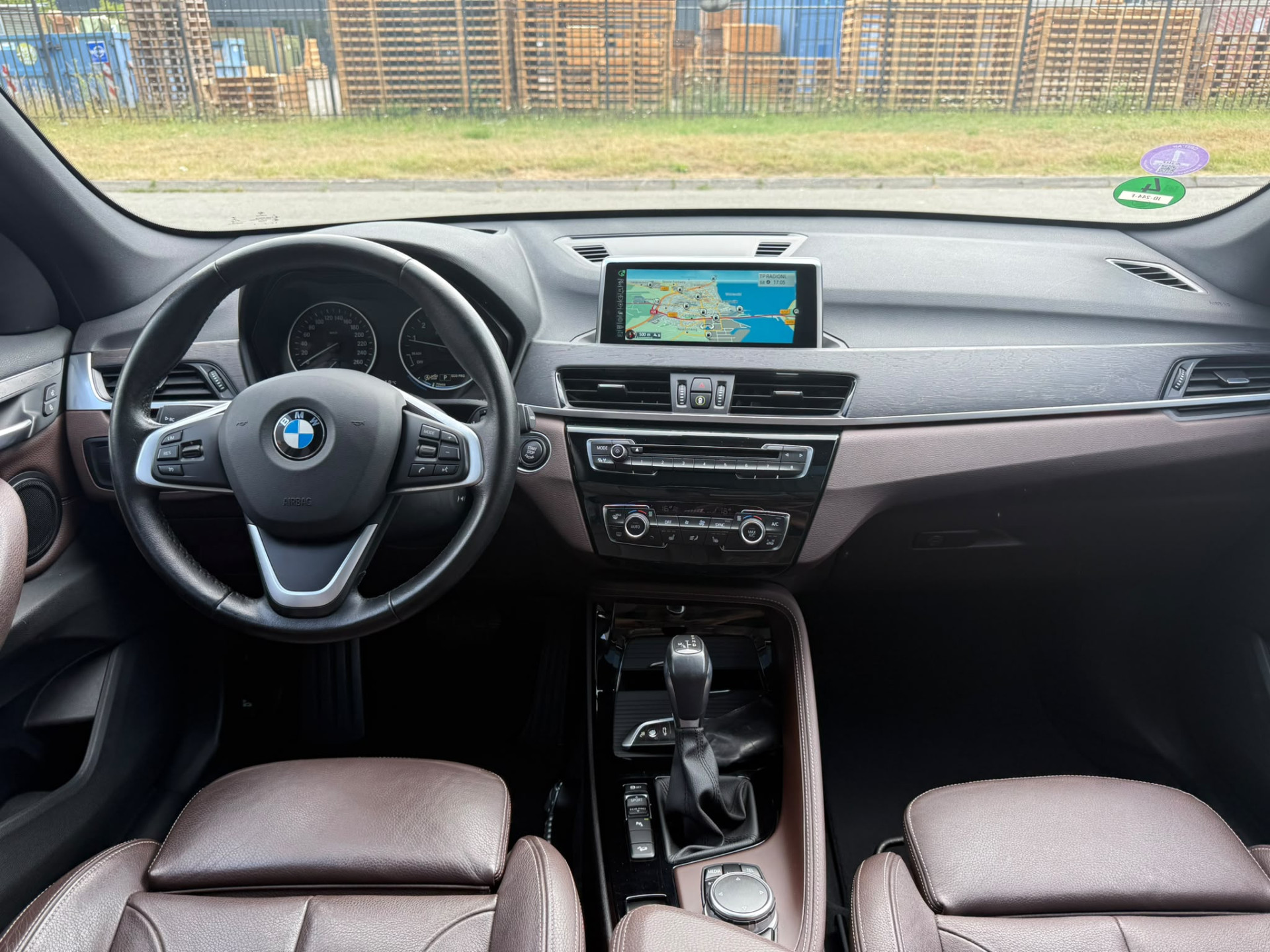 BMW X1 xDrive20i xLine | 3E EIGENAAR | 3/6/12MND GARANTIE| PANO DAK | HEAD UP | LEDER | NAVI |