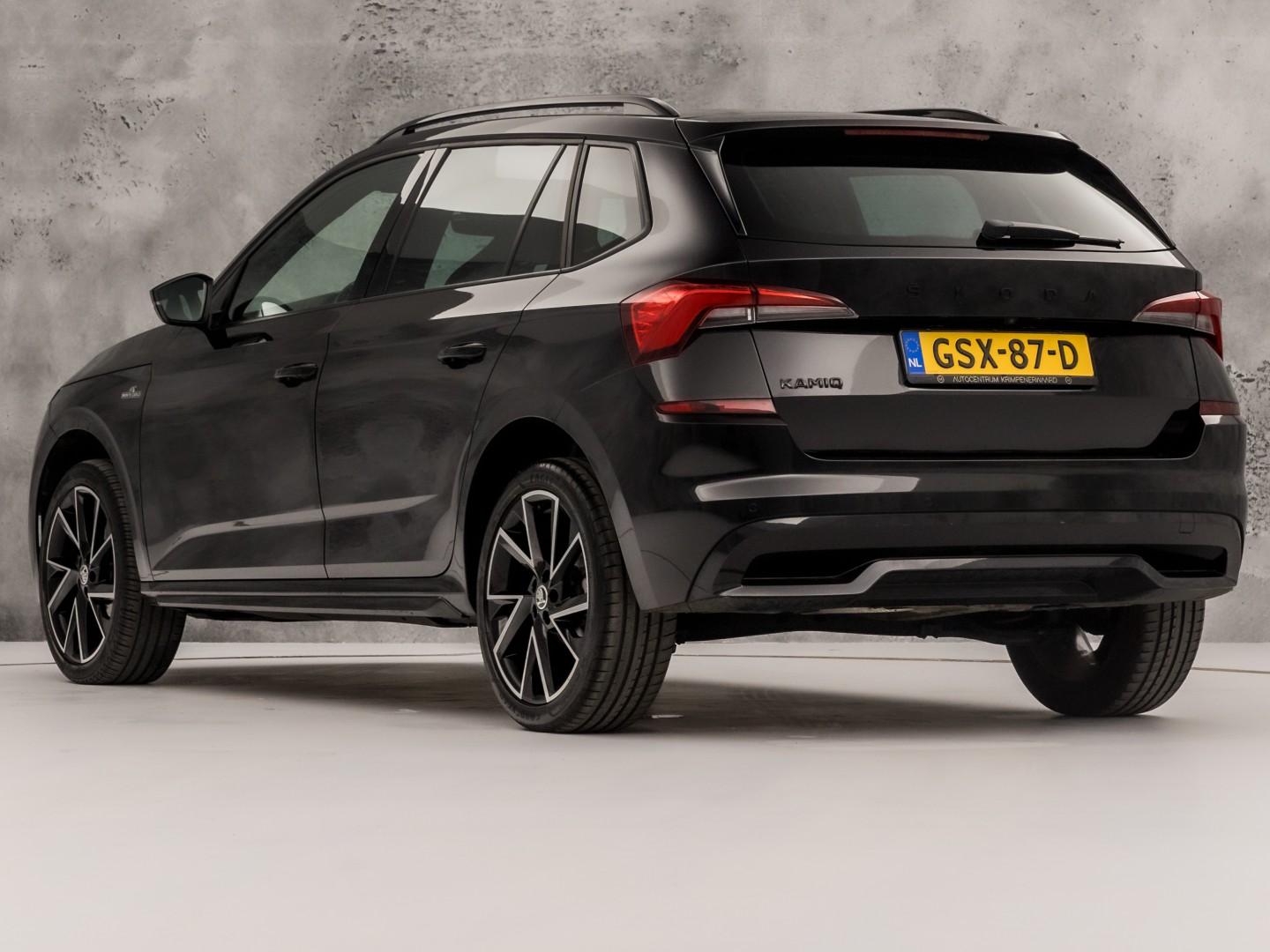 Škoda Kamiq 1.0 TSI Monte Carlo Automaat (PANORAMADAK, VIRTUAL COCKPIT, KUIPSTOELEN, APPLE CARPLAY, CAMERA, GETINT GLAS, ADAPTIVE CRUISE, KEYLESS, NIEUWSTAAT)