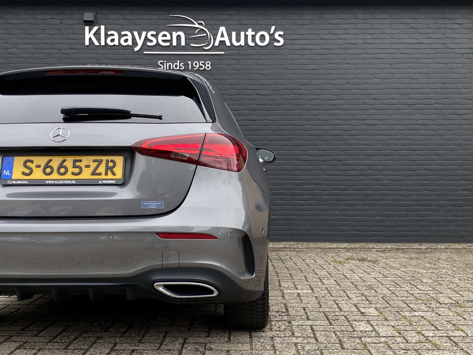Mercedes-Benz A-klasse 180 AMG Line AUT. | 1e eigenaar | dealer onderh. | panoramadak | camera | night pakket | sfeerverlichting