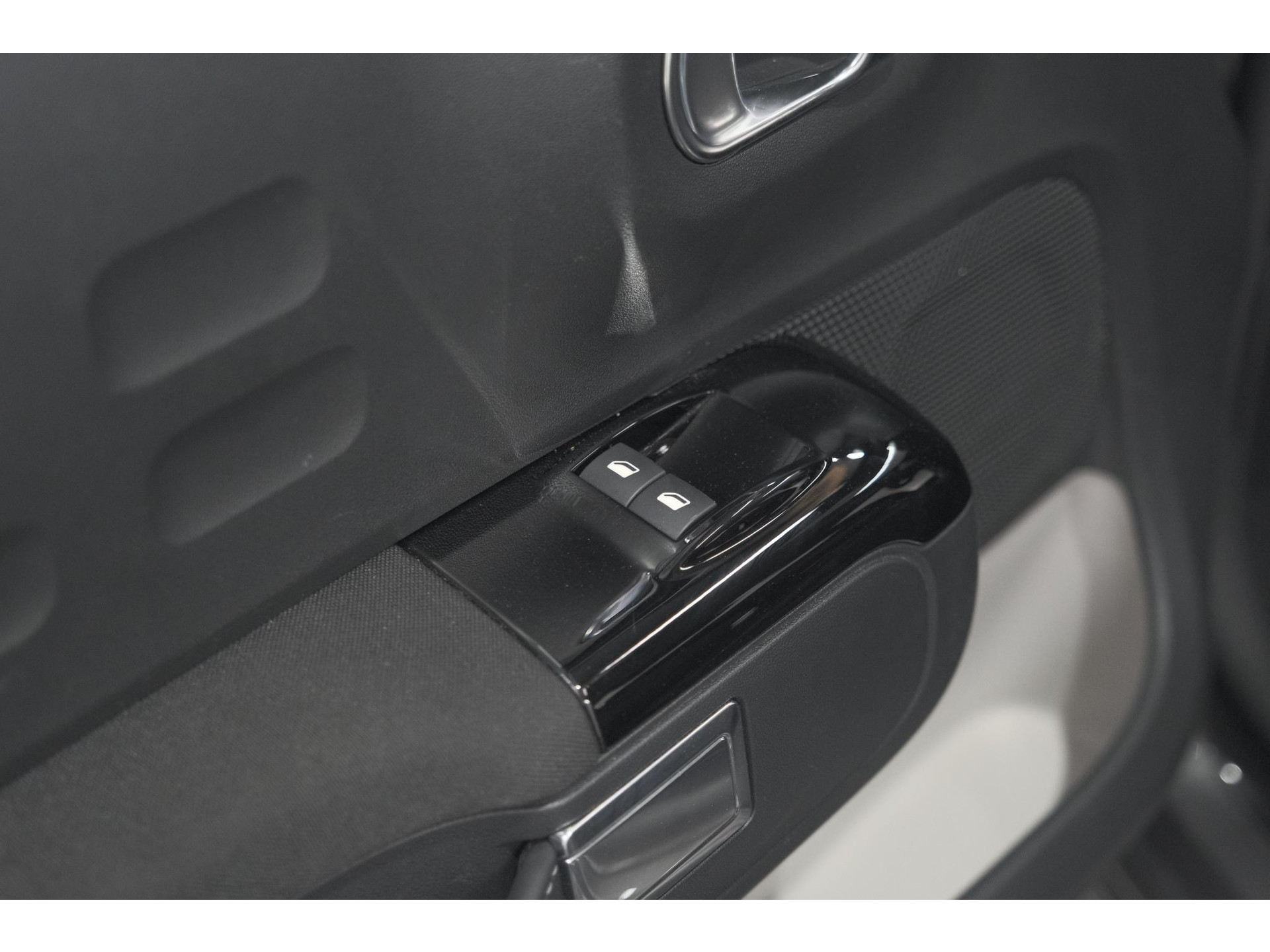 Citroen C3 PureTech 110 EAT6 Max | Apple Carplay | Parkeersensoren | Climate Control | 16 Inch Lichtmetalen Velgen