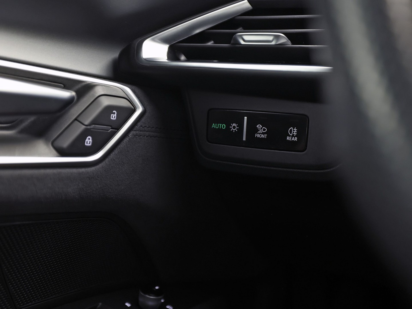 Audi e-tron GT GT 93 kWh Automaat 476Pk (PANORAMADAK, SOH 92,8%, APPLE CARPLAY, 360 CAMERA, MATRIX LED, BANG&OLUFSEN, ELEKTRISCHE STOELEN, STOELVERWARMING/KOELING, NIEUWSTAAT)