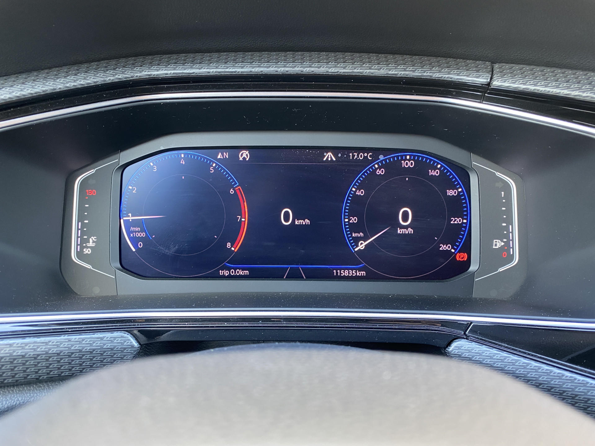 Volkswagen T-Cross 1.0 TSI R Line 116 pk | dealer onderh. | virtual cockpit | navigatie | camera | stoelverwarming | apple carplay | keyless go