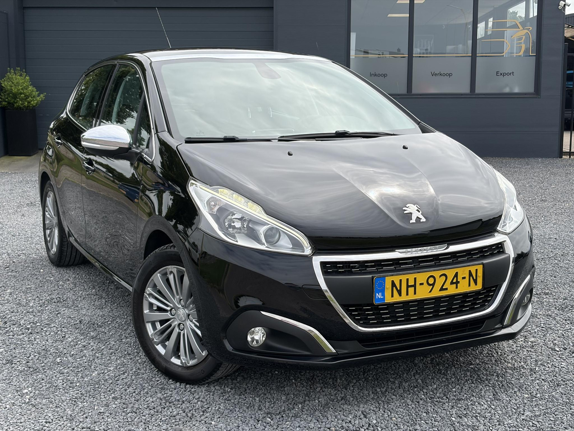 Peugeot 208 1.2 PureTech Allure D-riem vv in 2022,2e Eigenaar,110pk,Dealer Onderhouden,Pano,Carplay,Camera,Clima,Cruise,5 Deurs,Halfleder,Pdc,N.A.P,Lm velgen,Apk tot 05-2027