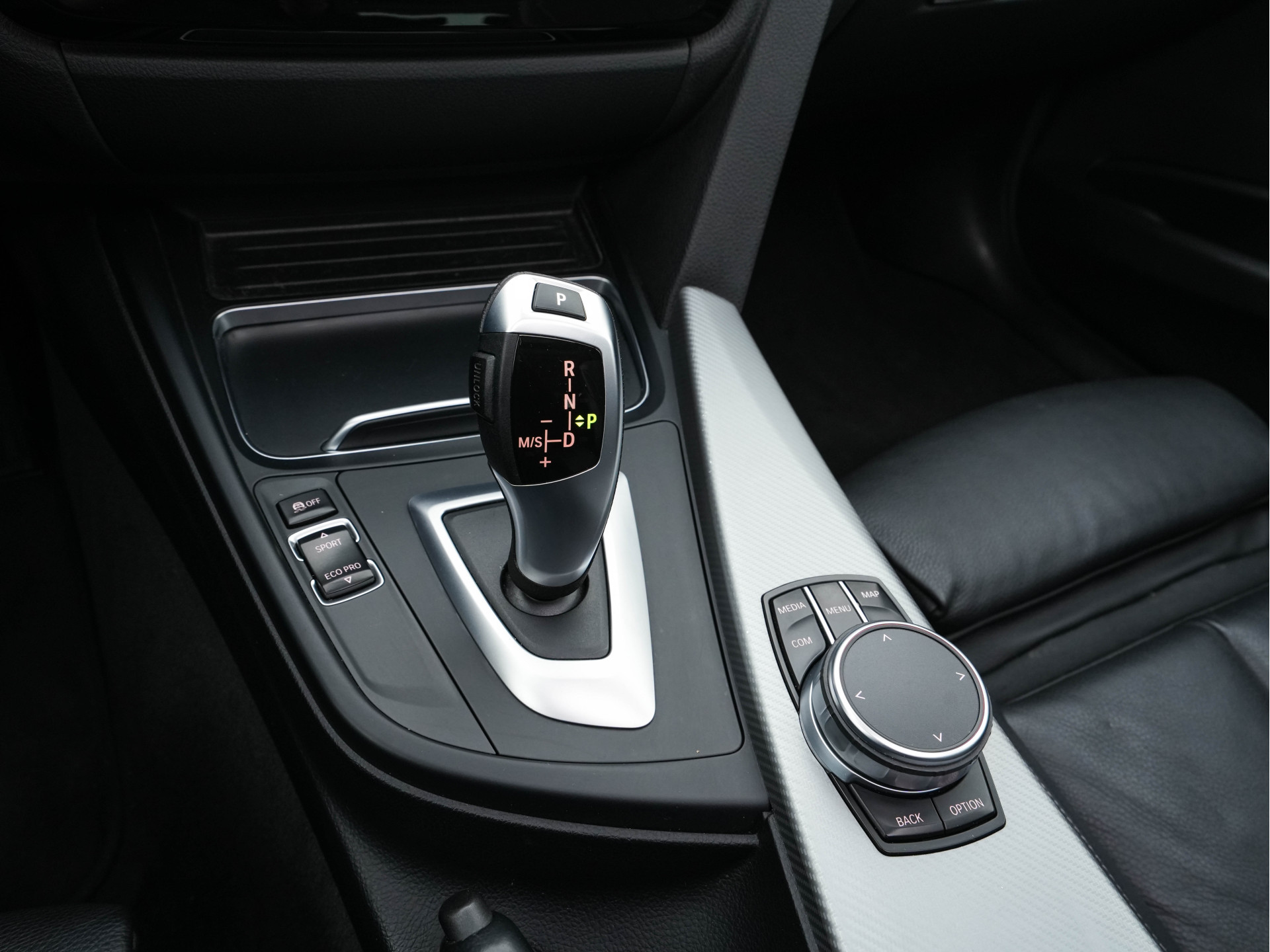 BMW 3-serie Touring 320d EDE Executive Aut. *PANO | LEATHER | FULL-LED | DIGI-COCKPIT | HEATED-SPORTSEATS | NAVI-FULLMAP | PRIVACY-GLASS | ECC | KEYLESS | LANE-ASSIST | PDC | CRUISE | TOWBAR | 18''ALU*