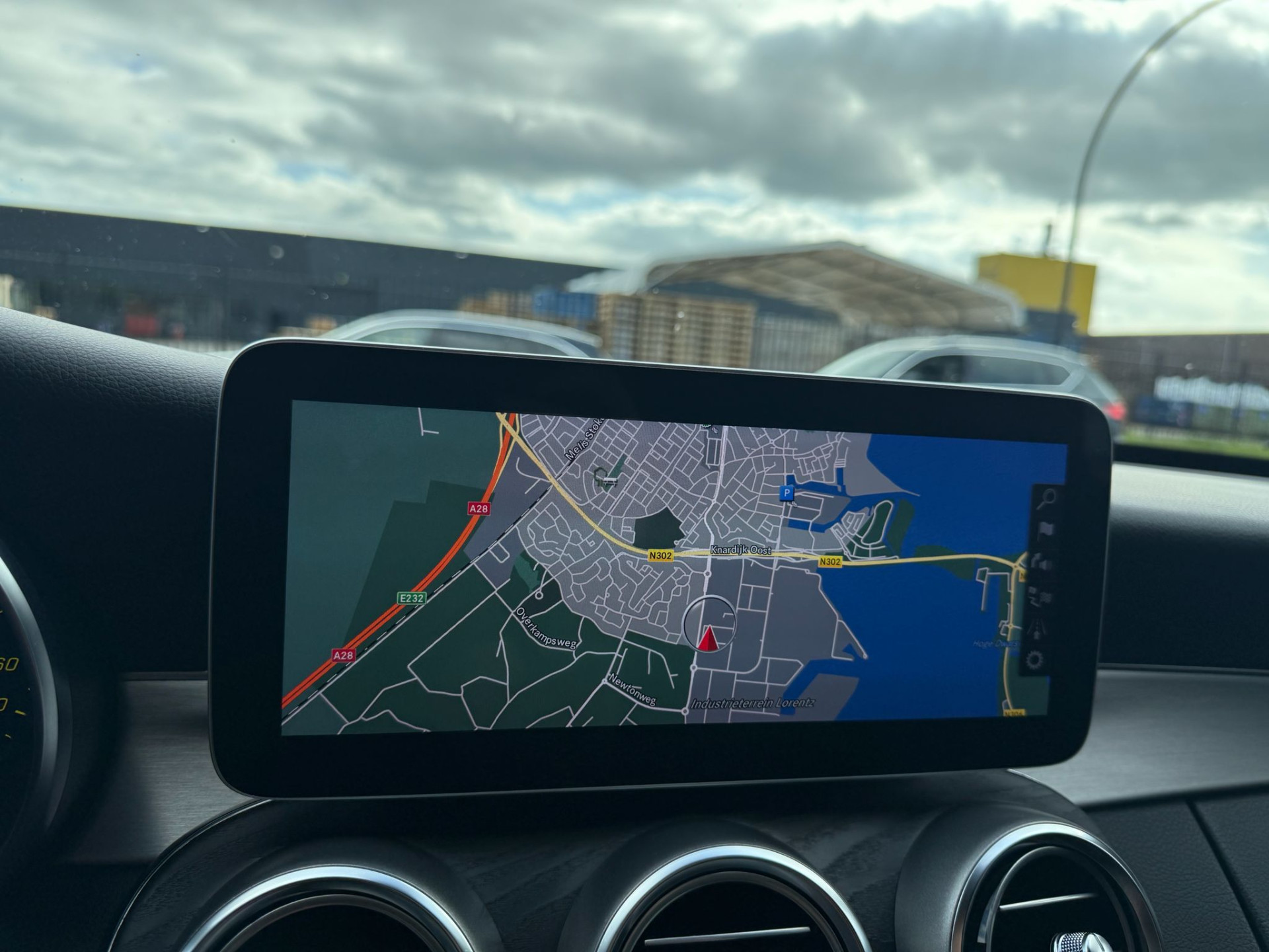 Mercedes-Benz C-klasse 300 e Advantage Pack | 3/6/12MND GARANTIE | AUTOMAAT | CRUISE | LED | LEDER | 360 CAMERA | SFEER | CARPLAY | NAVI |