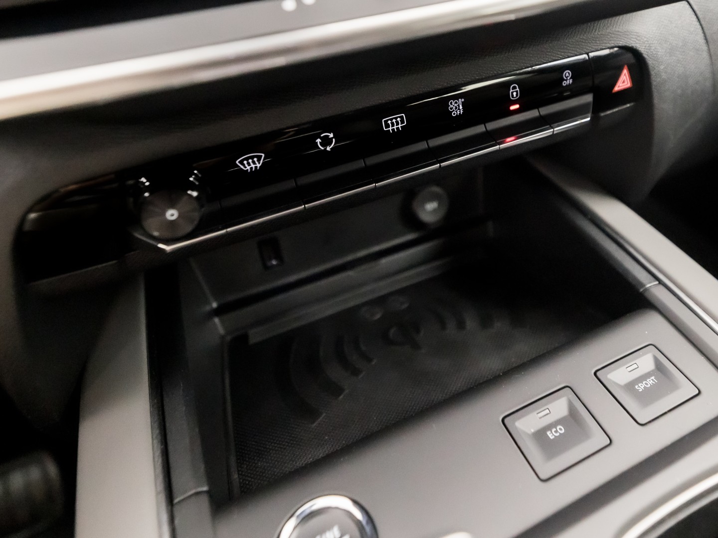 Citroën C5 Aircross 1.6 PureTech Sport 181Pk Automaat (APPLE CARPLAY, GROOT NAVI, 360 CAMERA, LM VELGEN, TREKHAAK, SPORTSTOELEN, KEYLESS, ADAPTIVE CRUISE, NIEUWSTAAT)
