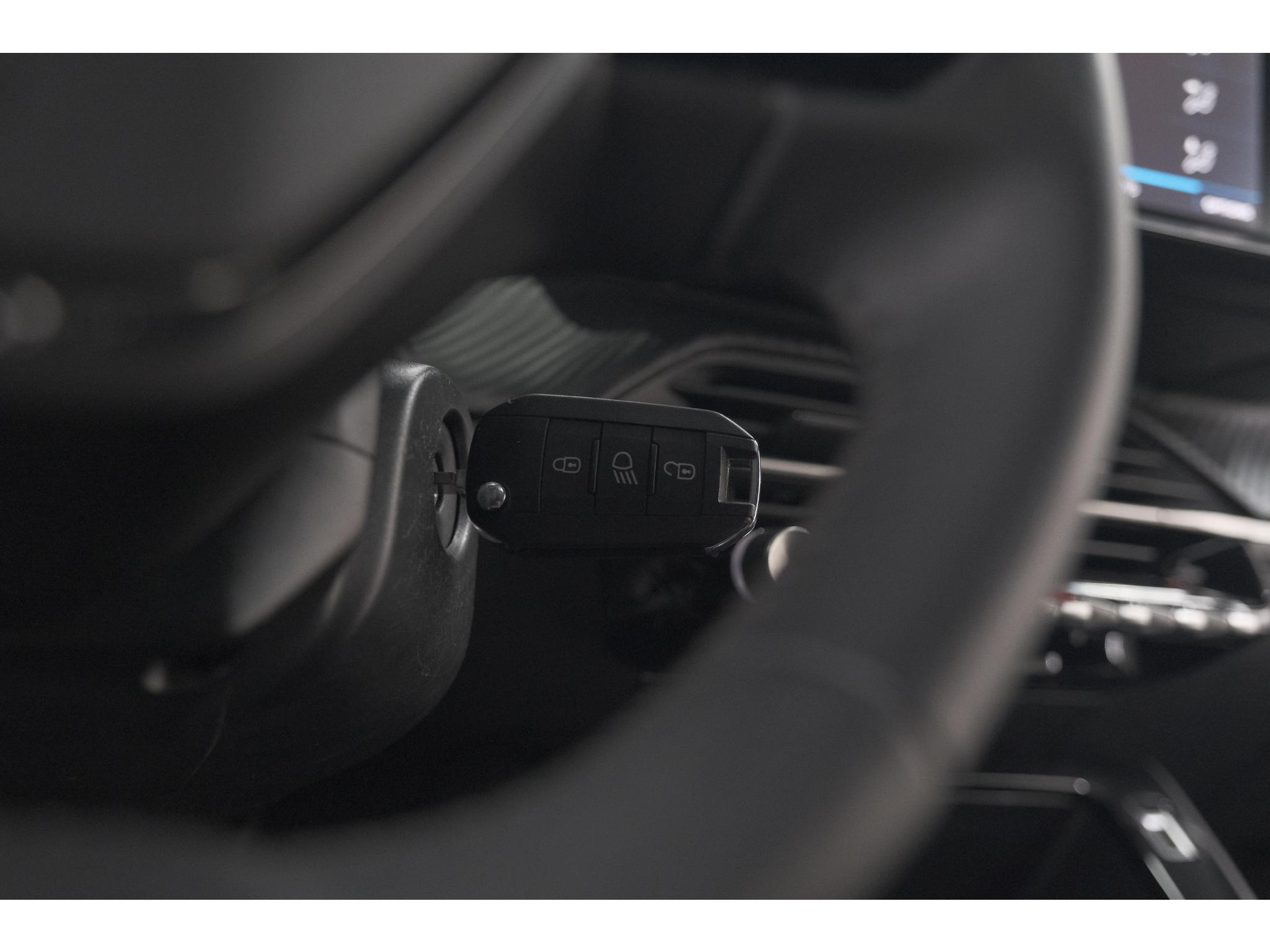 Peugeot 2008 PureTech 130 EAT8 Active Pack | Parkeersensoren | Apple CarPlay | Climate Control | Stoelverwarming