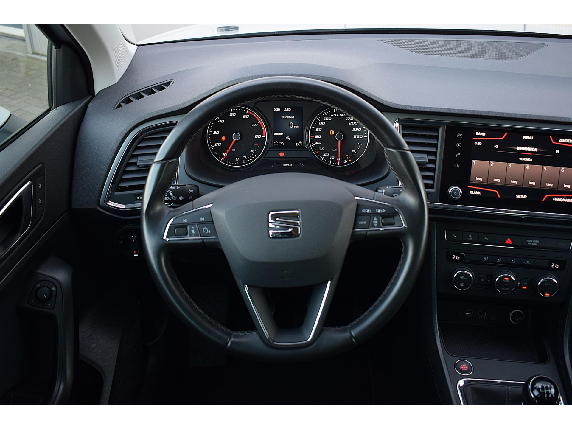 SEAT Ateca 1.0 EcoTSI Style Business Intense | Trekhaak | Apple CarPlay | Camera | Climate