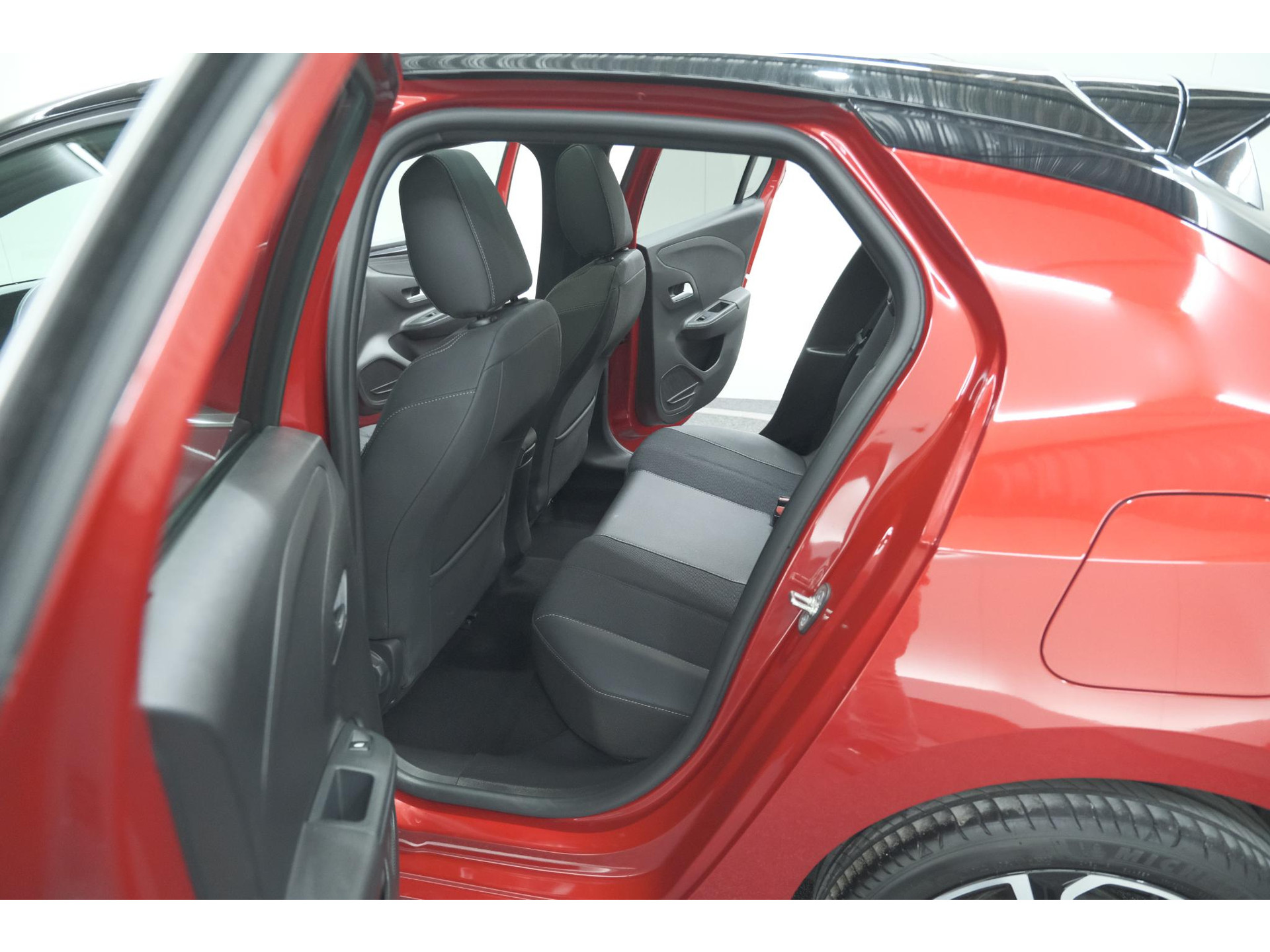 Opel Corsa 1.2 Turbo 100 Ultimate | Panoramadak | Camera | Dodehoekdetectie | Apple Carplay