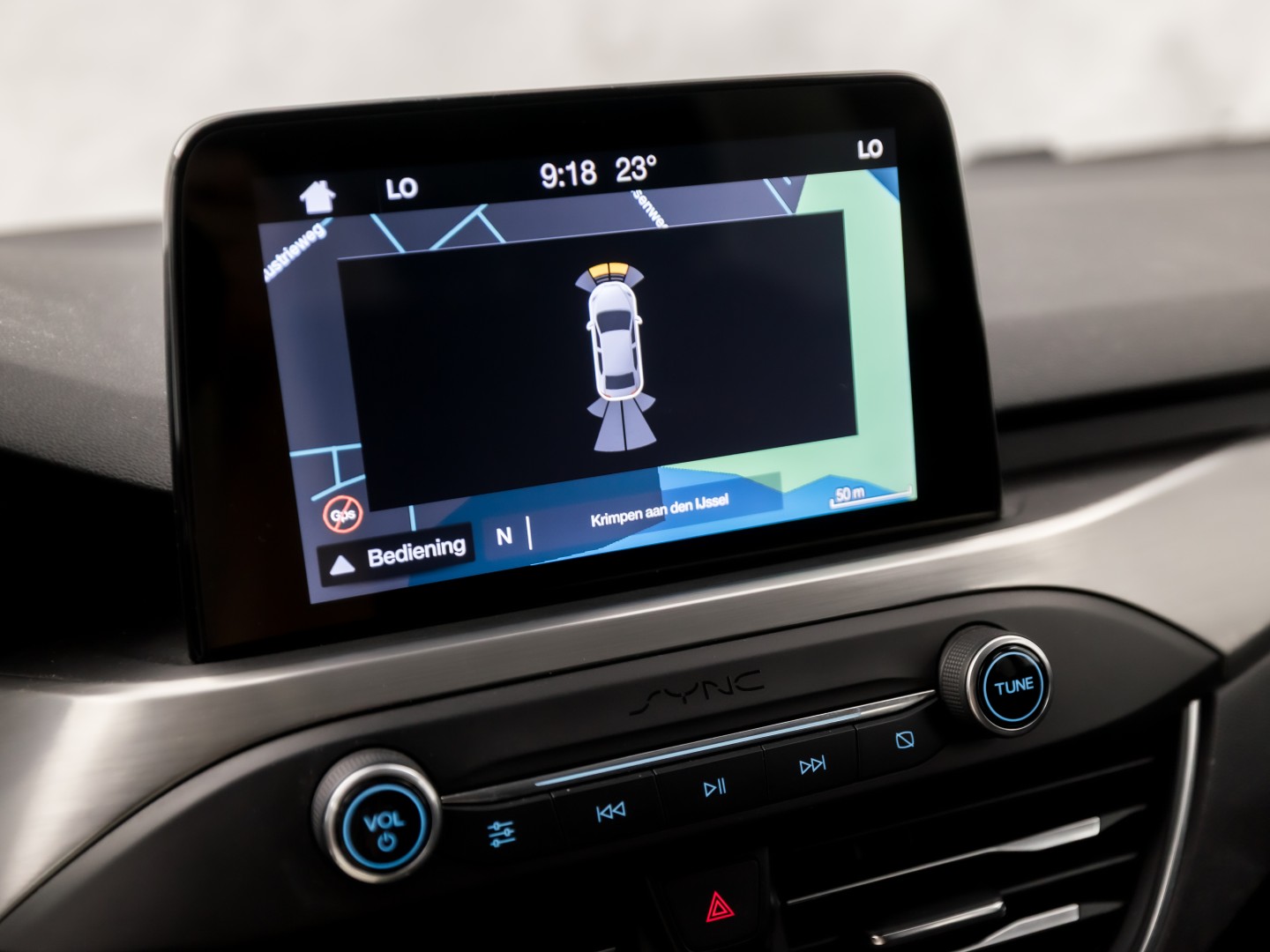 Ford Focus Wagon 1.0 EcoBoost Titanium Sport (APPLE CARPLAY, GROOT NAVI, STUUR/STOELVERWARMING, KEYLESS, SPORTSTOELEN, GETINT GLAS, LM VELGEN, CRUISE, NIEUWSTAAT)
