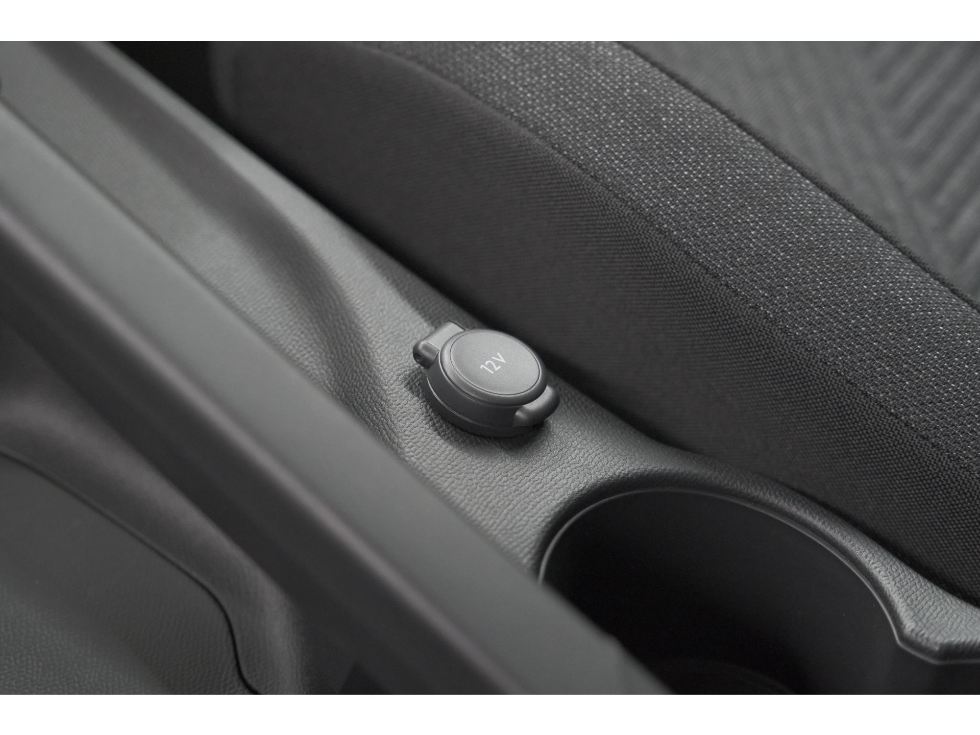 Peugeot 208 1.2 Hybrid 110 e-DCS6 Style | Direct Leverbaar | Apple Carplay | Parkeersensoren