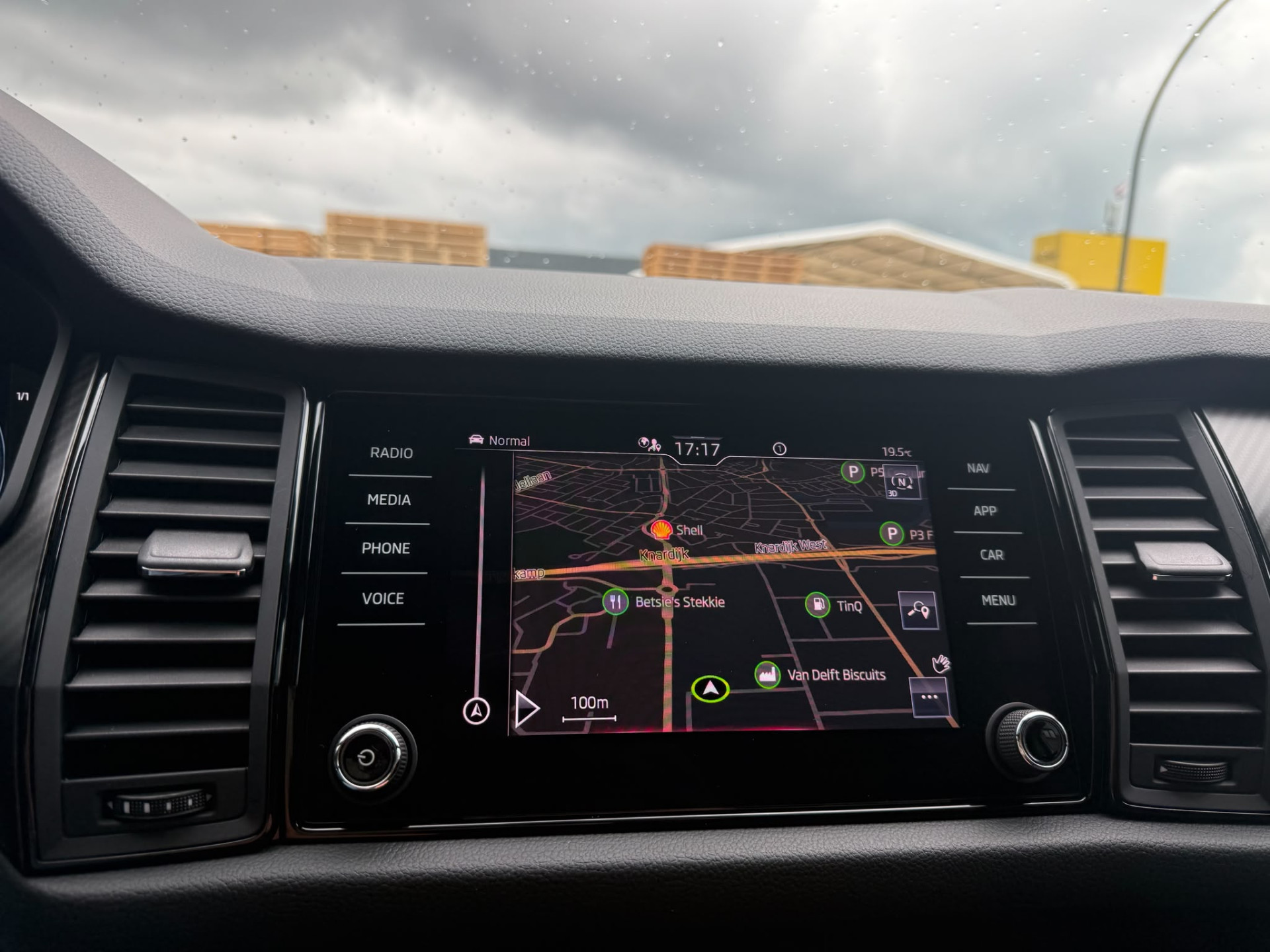 ŠKODA Kodiaq 1.5 TSI Sportline Business | 1E EIGENAAR | 3/6/12 MND GARANTIE | AUTOMAAT | PANO | LED | DAB | MEMORY | CARPLAY | DIGITAAL COCKPIT | TREKHAAK |