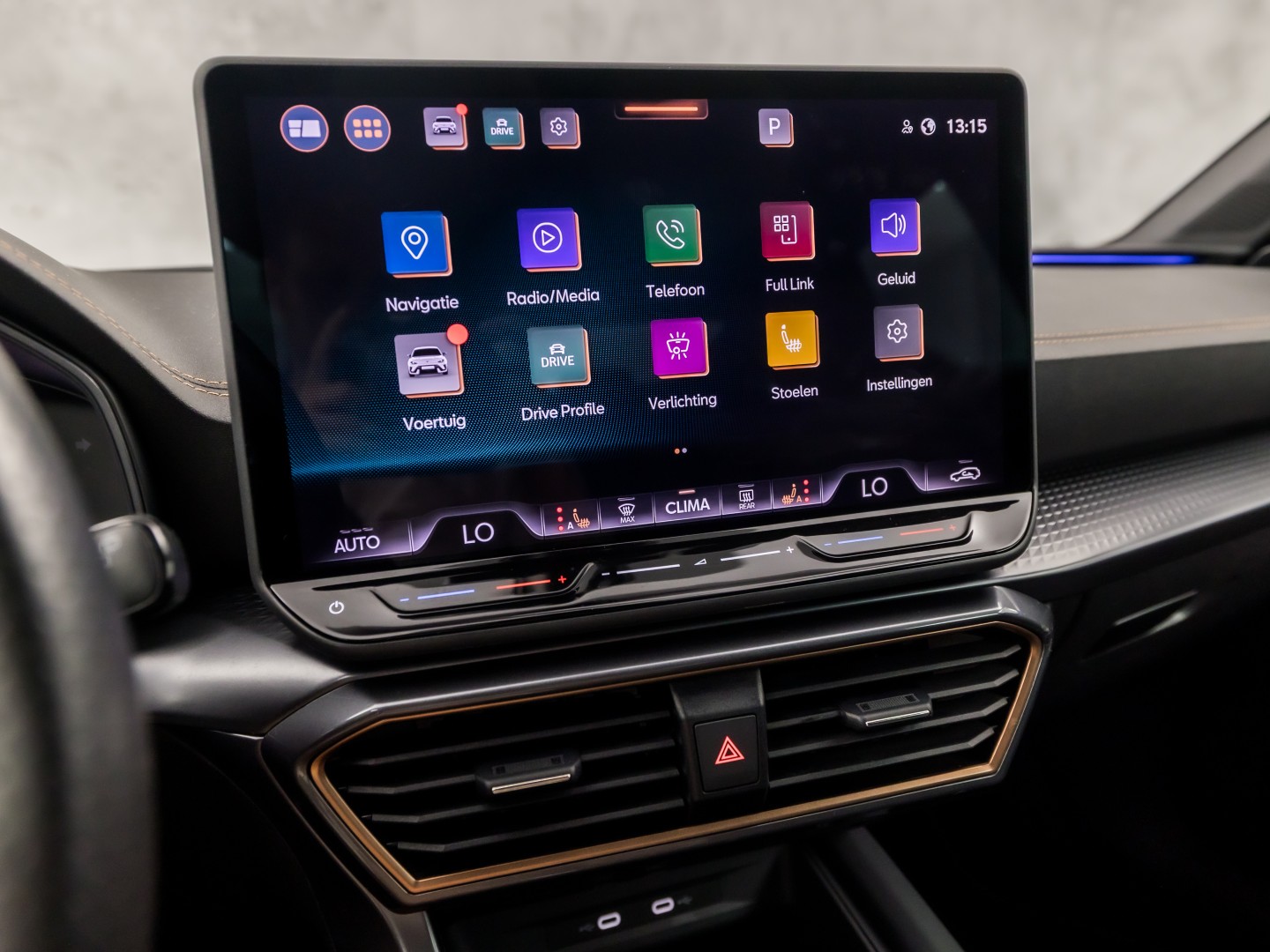 CUPRA Leon 1.5 TSI Sport 150Pk Automaat (APPLE CARPLAY, GROOT NAVI, KUIPSTOELEN, SENNHEISER AUDIO, CAMERA, STUUR/STOELVERWARMING, GETINT GLAS, NIEUWSTAAT)
