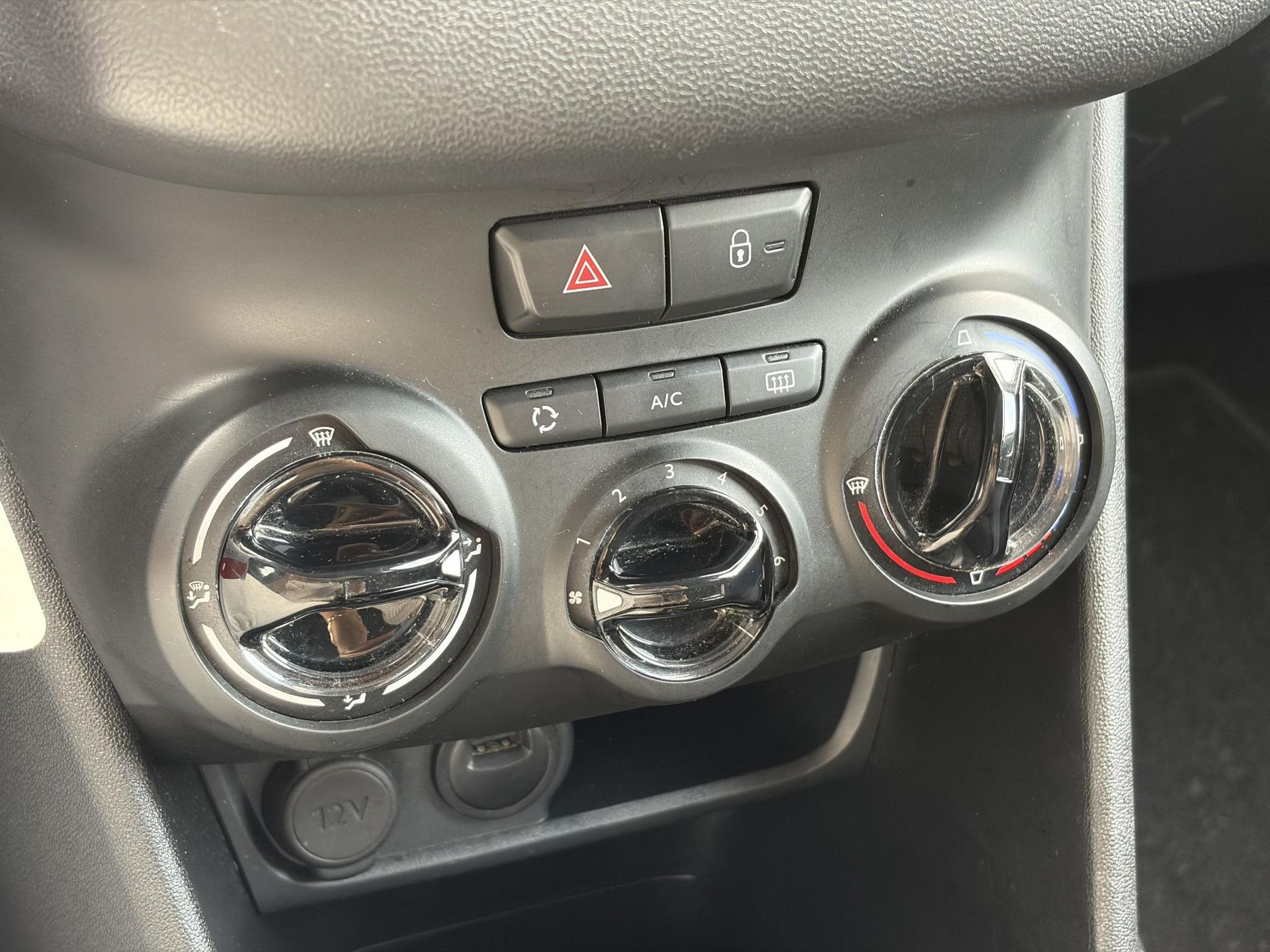Peugeot 208 1.2 PureTech Signature ✓Net beurt gahad✓Navi✓Carplay✓Lm velgen✓Airco✓Cruise✓5 Deurs✓Pdc✓5 Deurs✓Lm velgen✓N.A.P✓Apk tot 04-2027
