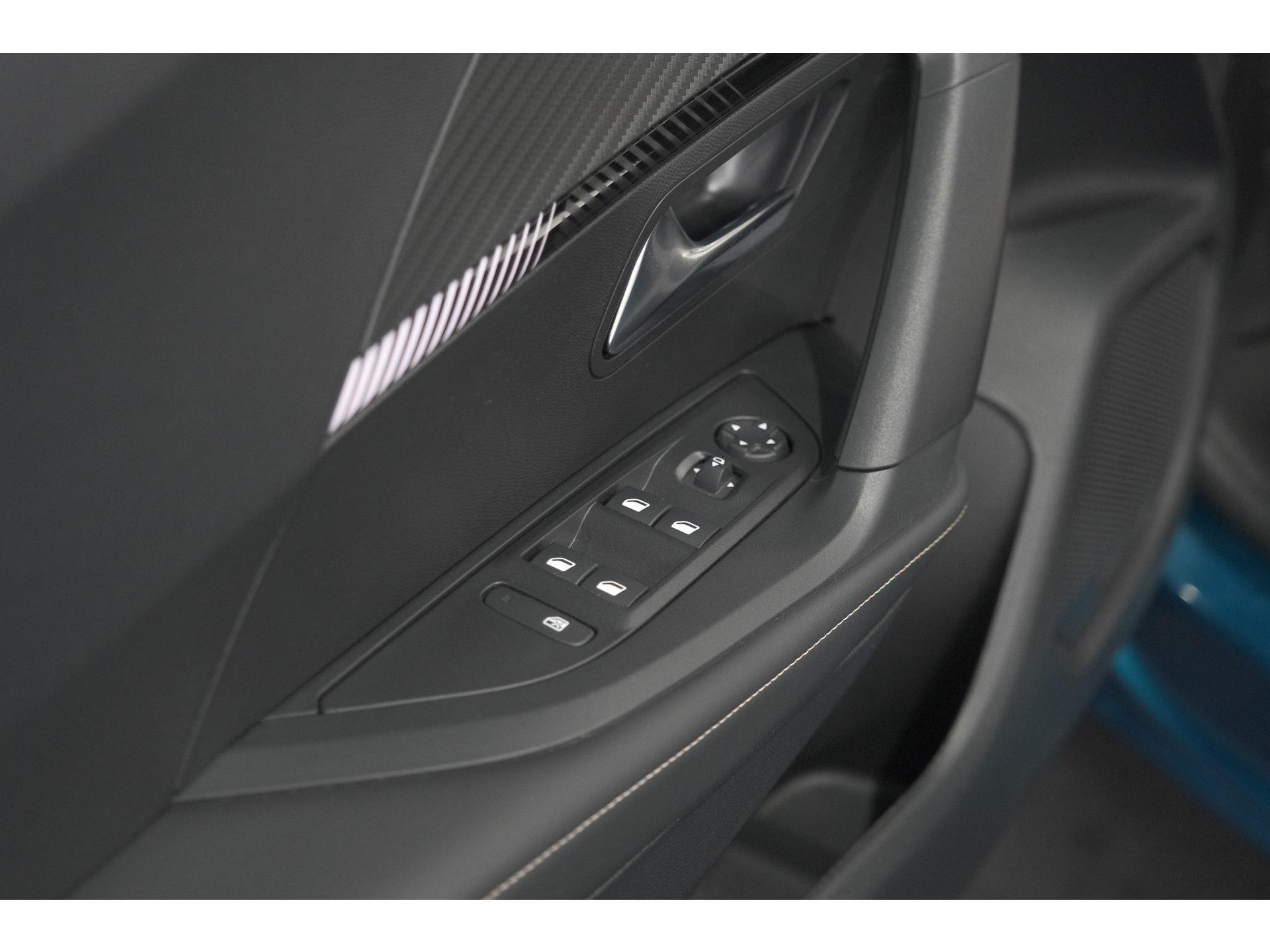 Peugeot 2008 1.2 Hybrid 145 Allure | 360 Camera | Adaptieve Cruise Control | Dodehoekdetectie