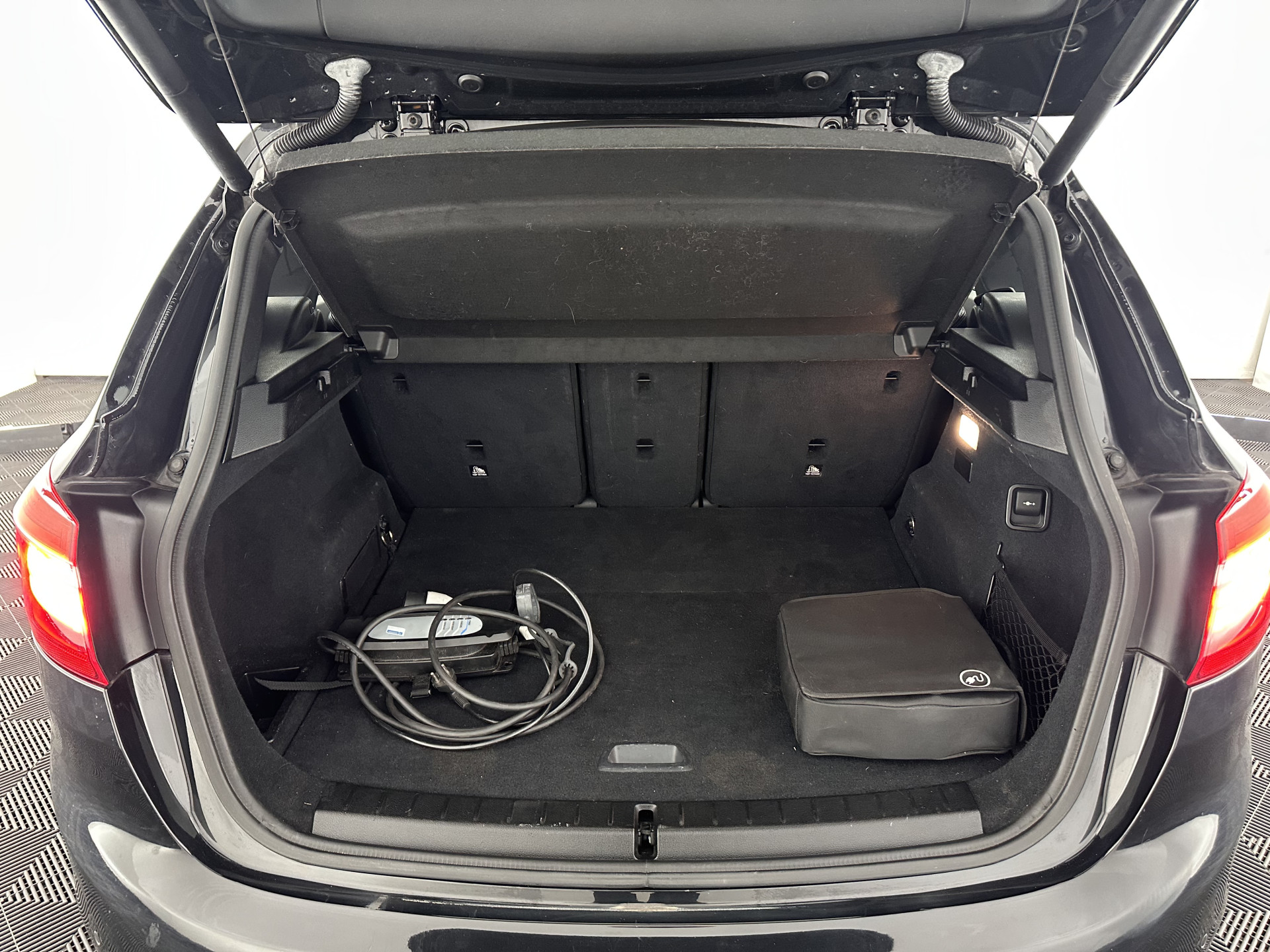 BMW 2-serie Active Tourer 225xeHigh Executive Centennial (Plug-In) Aut. *PANO | LEATHER | FULL-LED | ADAPTIVE-CRUISE | HEATED-SPORTSEATS | NAVI-FULLMAP | HIFI-SOUND | KEYLESS | PRIVACY-GLASS | PDC | TOWBAR | 18''ALU*