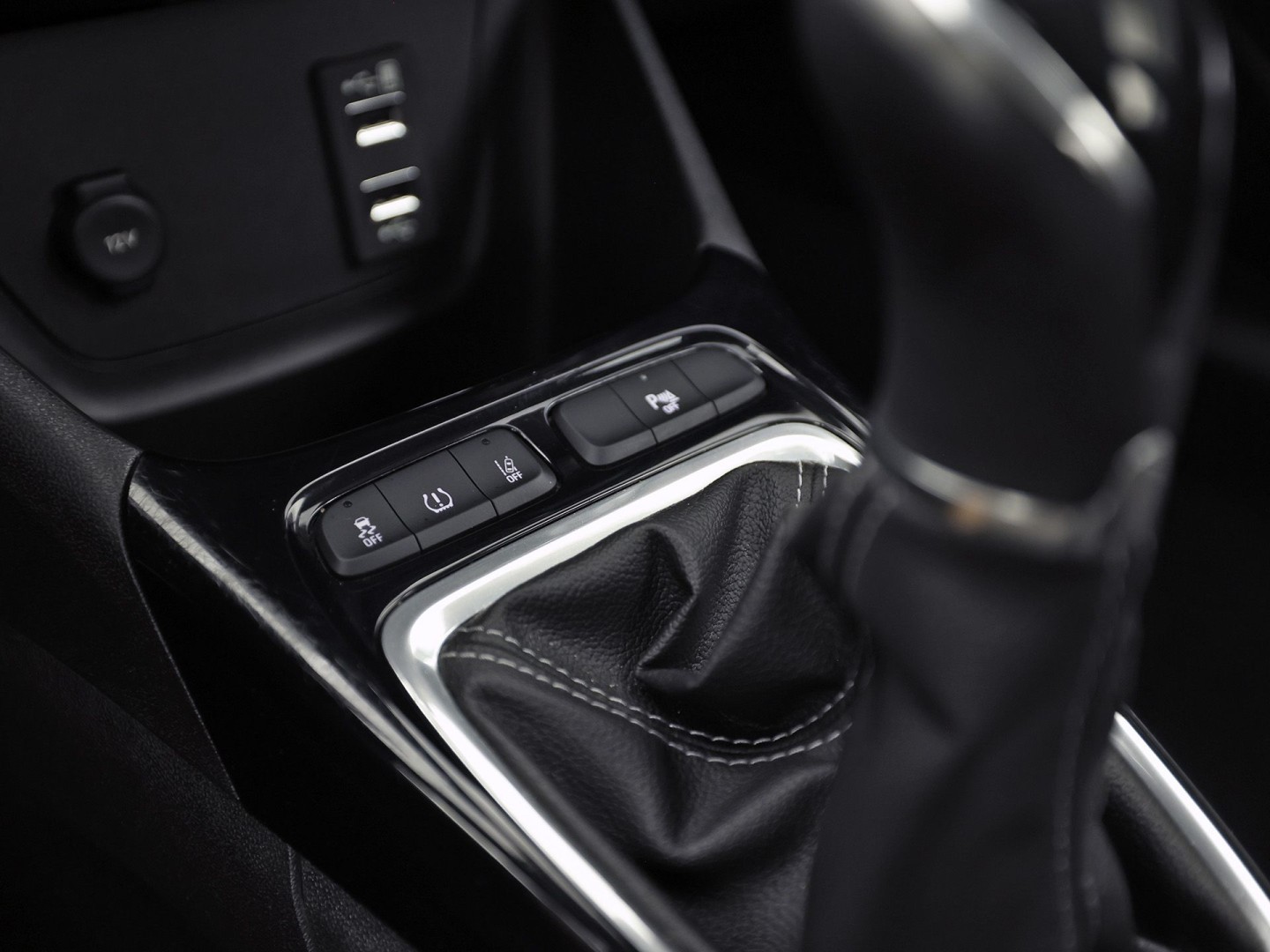 Opel Crossland X 1.2 Sport (APPLE CARPLAY, GROOT NAVI, LM VELGEN, CRUISE, SPORTSTOELEN, PARKEERSENSOREN, NIEUWE APK, NIEUWSTAAT)