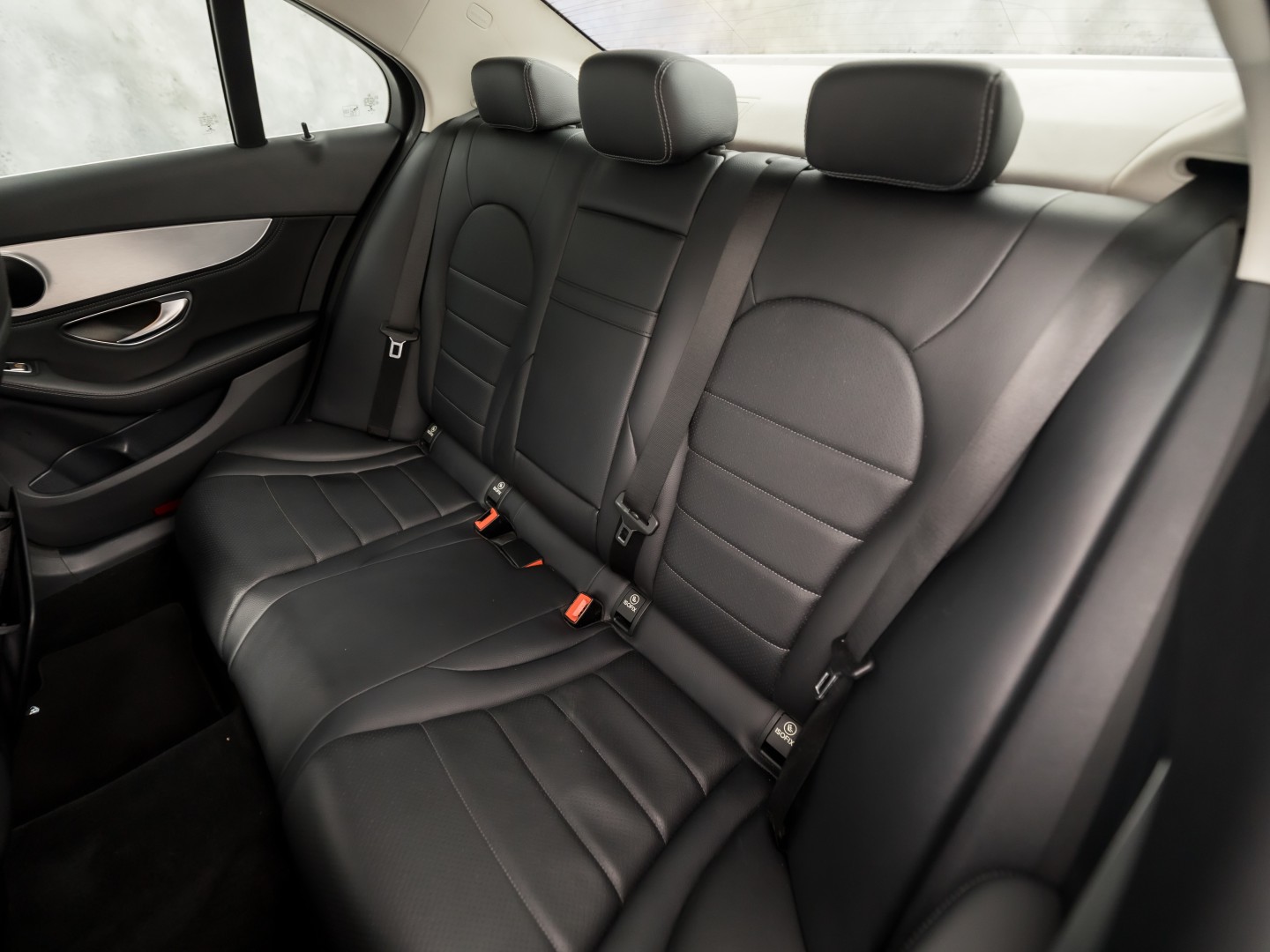 Mercedes-Benz C-Klasse 180 AMG Sport 156Pk Automaat (NAVIGATIE, LEDER, GETINT GLAS, ELEK SPORTSTOELEN, CRUISE, LED KOPLAMPEN, NIEUWSTAAT)