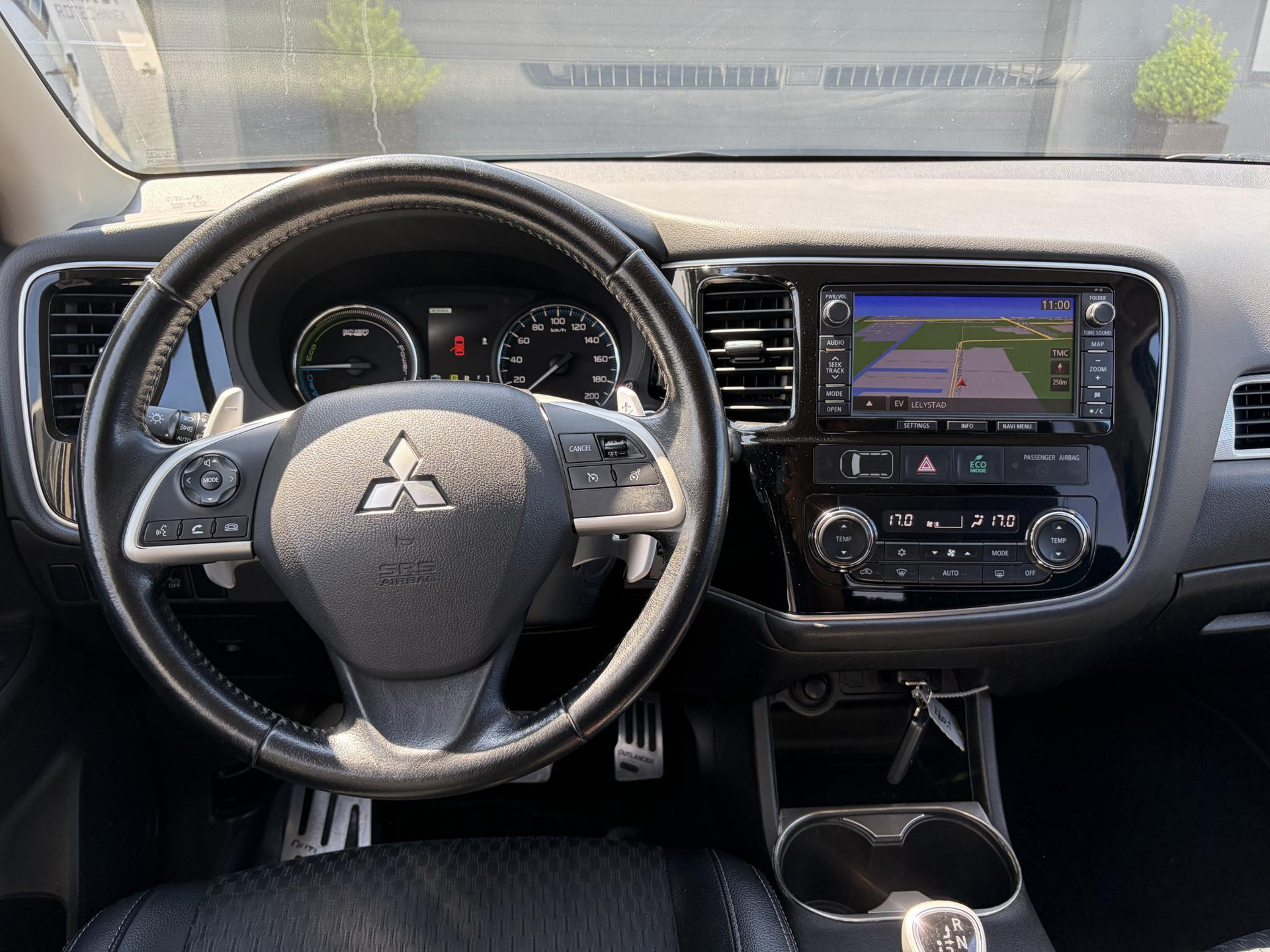 Mitsubishi Outlander 2.0 PHEV Business Edition SOH 73%,Trekhaak,Navi,Camera,Keyless,Halfleder,Clima,Cruise,Lm velgen,N.A.P,Apk tot 04-2027