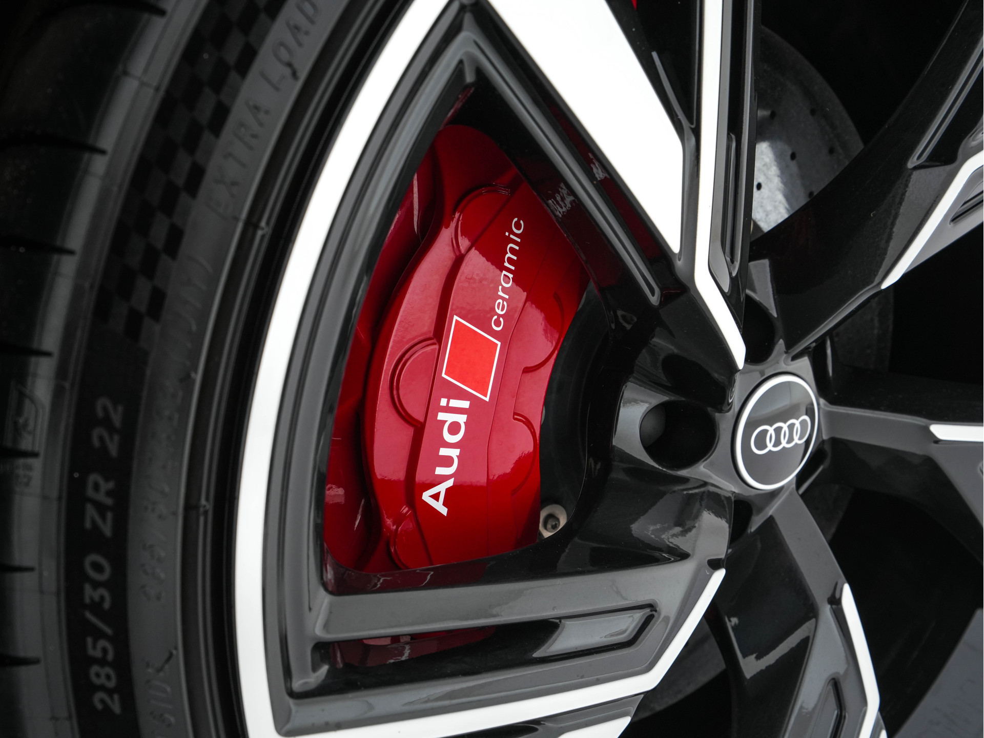 Audi RS6 Avant TFSI Quattro ! FULL-OPTIONS ! (INCL-BTW) Aut. *CERAMIC-BREAKS | VALCONA-LUXURY-LEATHER | HEAD-UP | LASER-LIGHT | BANG&OLUFSEN-ADVANCED | SOFT-CLOSE | ADAPTIVE-CRUISE | BLINDSPOT | TOP-VIEW | MEMORY-PACK | DAB+ | ...