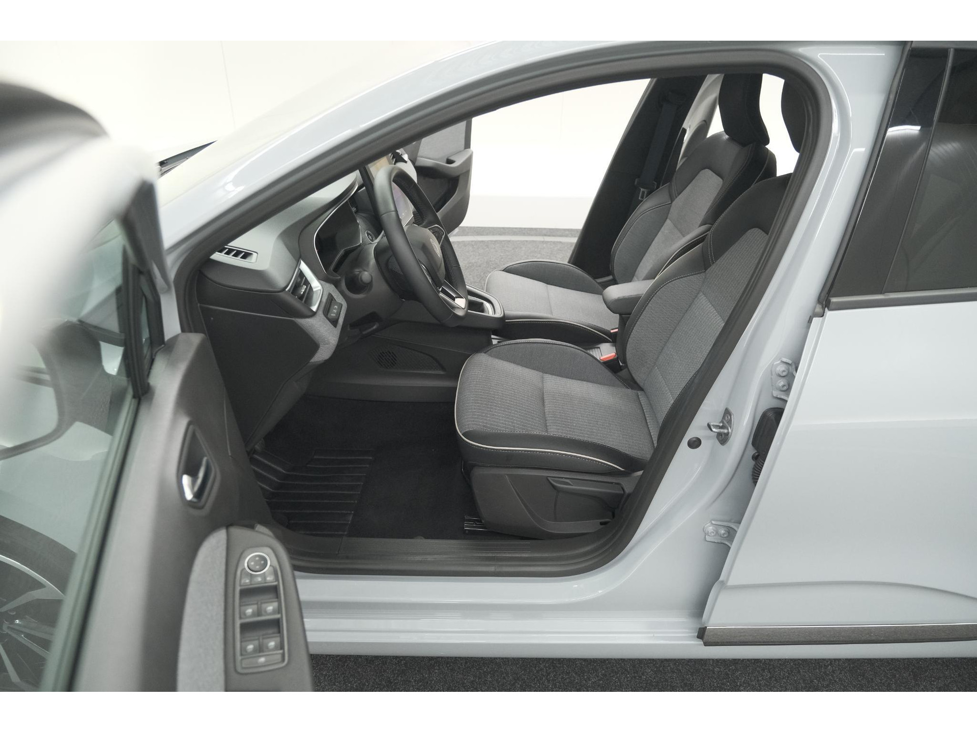 Renault Clio TCe 90 GPF techno | 360 Camera | Adaptieve Cruise Control | Navigatie | 9.3 Inch Groot Scherm