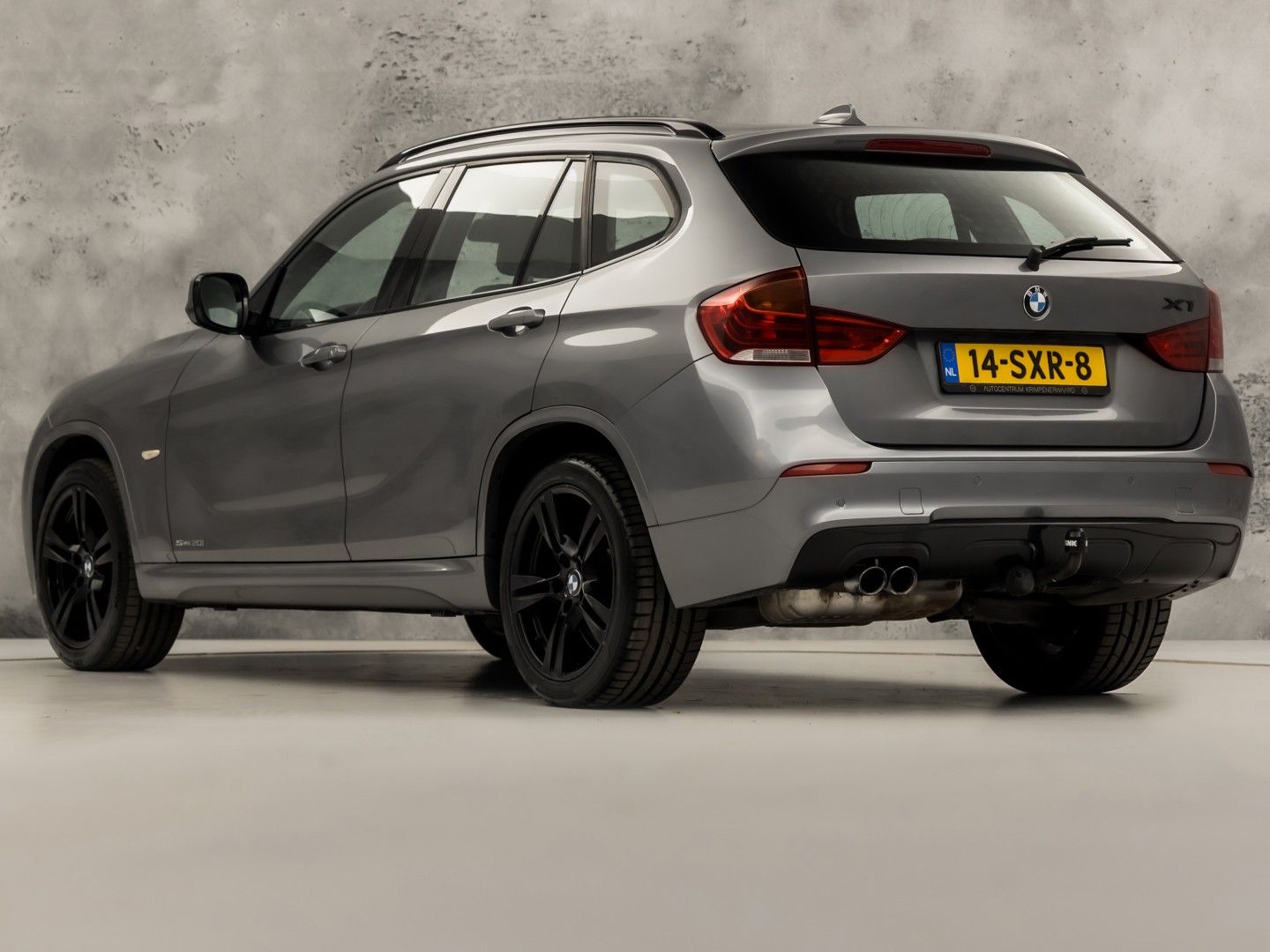 BMW X1 sDrive20i M Sport 184Pk Automaat (GROOT NAVI, CLIMATE, ALCANTARA, TREKHAAK, SPORTSTOELEN, XENON, ZWART HEMEL, PARKEERSENSOREN, NIEUWSTAAT)