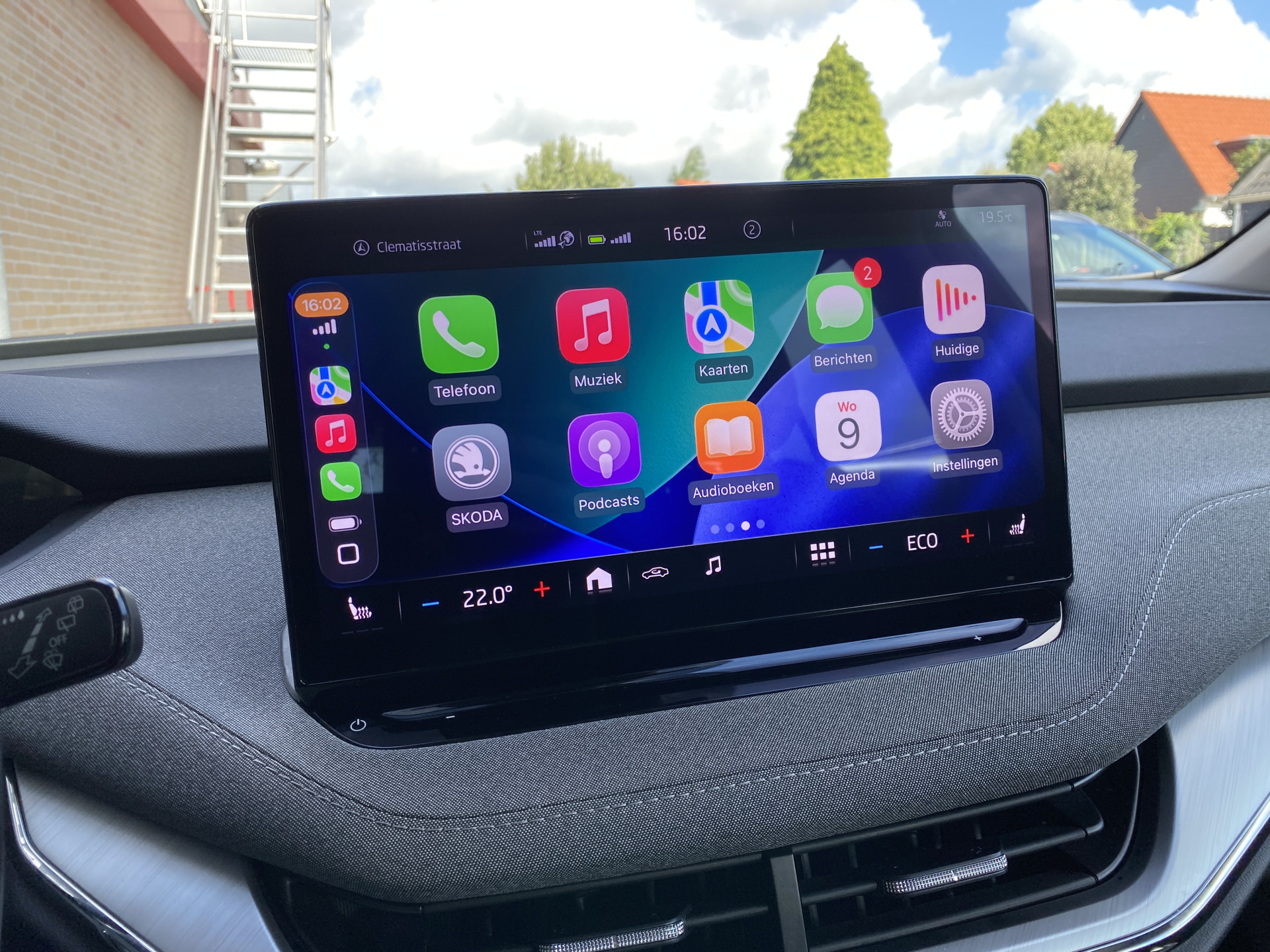 ŠKODA Enyaq iV 60 | 1e eigenaar | dealer onderhouden | navigatie | camera | sfeerverlichting | apple carplay | SOH 92%
