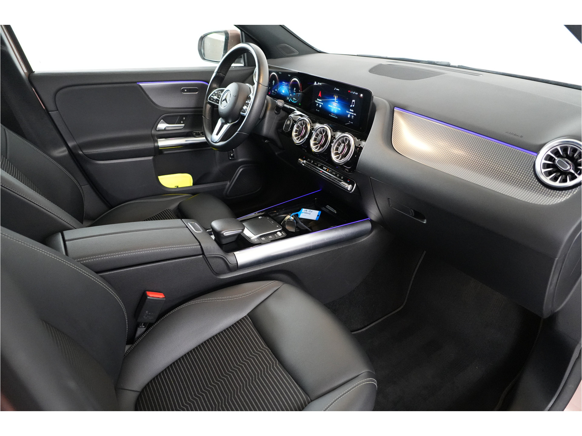 Mercedes-Benz GLA-klasse 250 e AMG Line 218 pk PHEV | SOH 94% | Pano | Camera | Ambient | Digi dash |