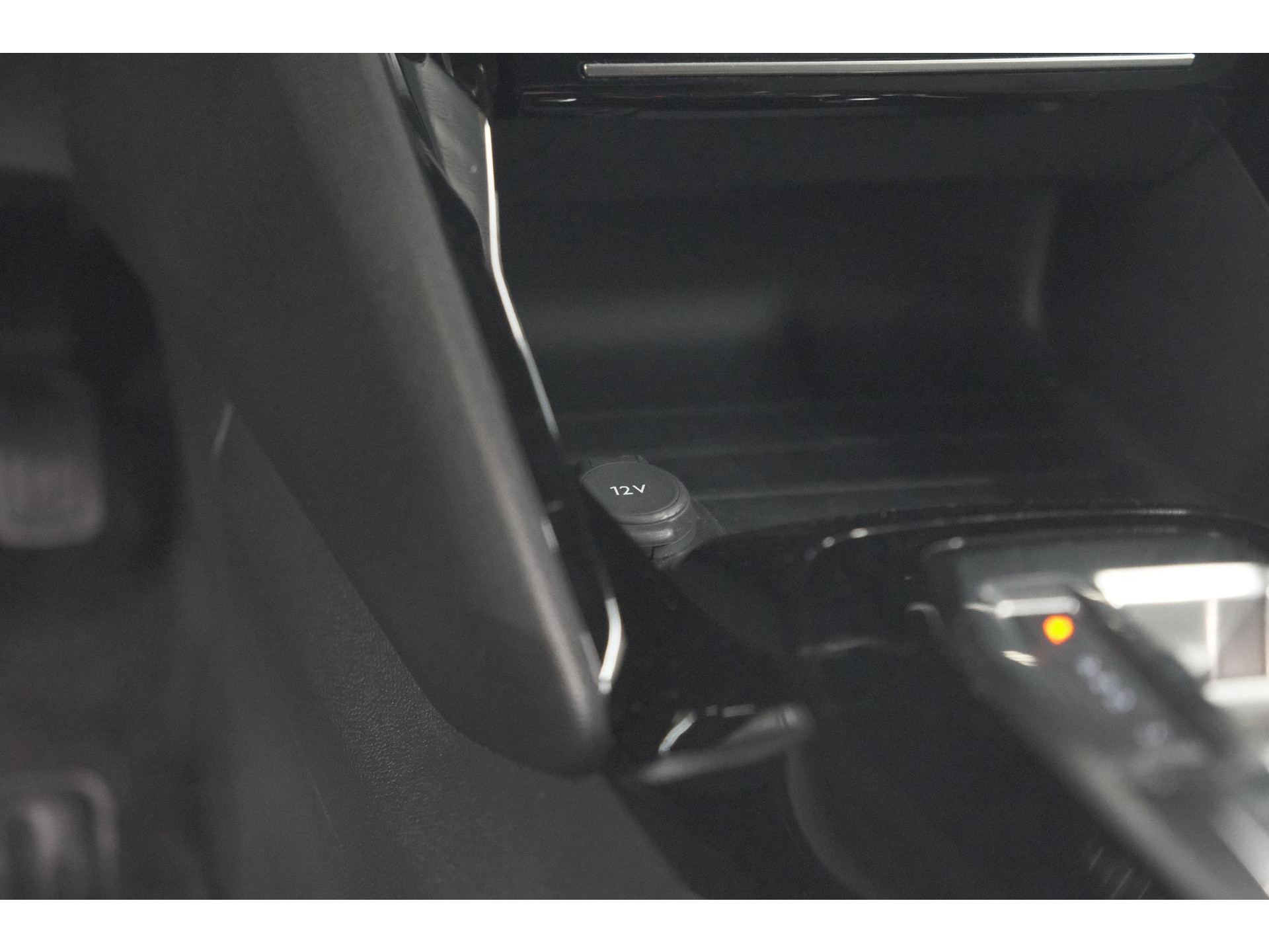 Peugeot 2008 Hybrid 136 e-DCS6 Allure | 360 Camera | Navigatie | Adaptieve Cruise Control | Dodehoekdetectie