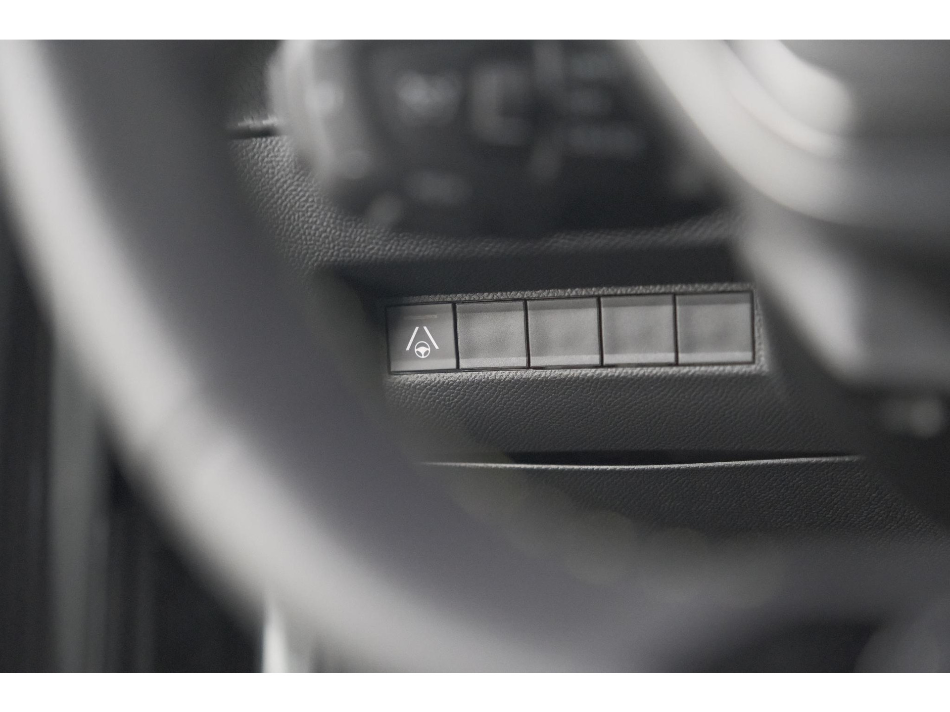 Peugeot e-2008 EV GT Avantage 54 kWh | 360 Camera | Massage Functie | Dodehoekdetectie | Stoelverwarming