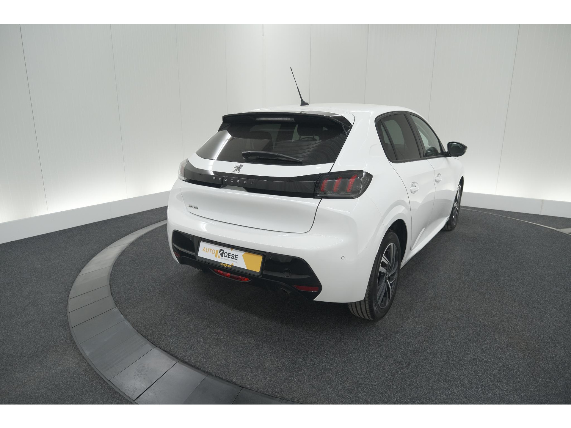 Peugeot 208 PureTech 100 Allure | Adaptieve Cruise Control | Camera | Apple Carplay