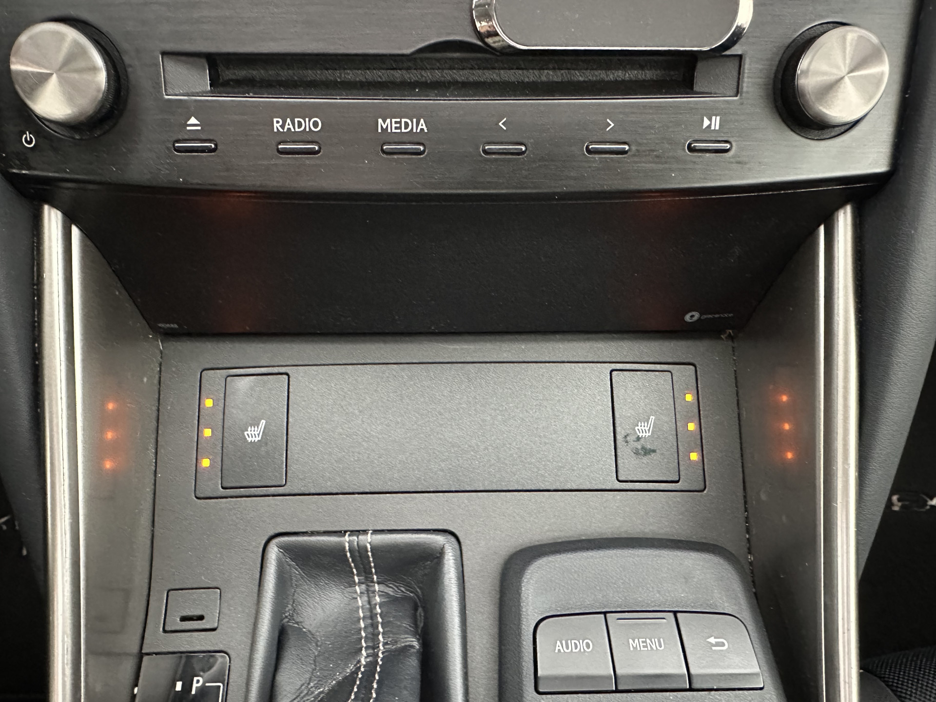 Lexus IS 300h Hybrid Business Line Aut. *PANO | LEATHER-MICROFIBRE | FULL-LED | NAVI-FULLMAP | HEATED-COMFORTSEATS | CAMERA | ECC | SHIFT-PADDLES | PDC | CRUISE | 17''ALU*