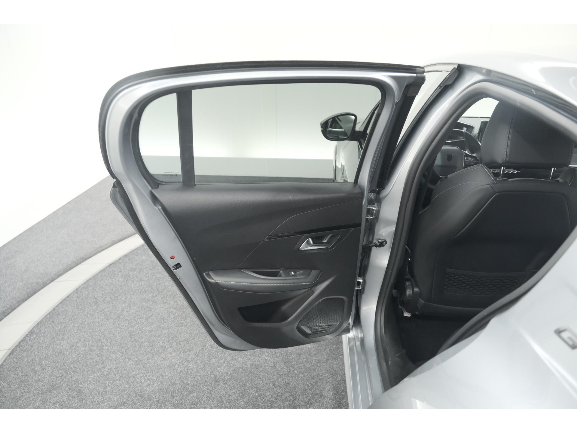 Peugeot 208 PureTech 100 GT Dark Edition | Camera | Navigatie | Apple Carplay | Parkeersensoren