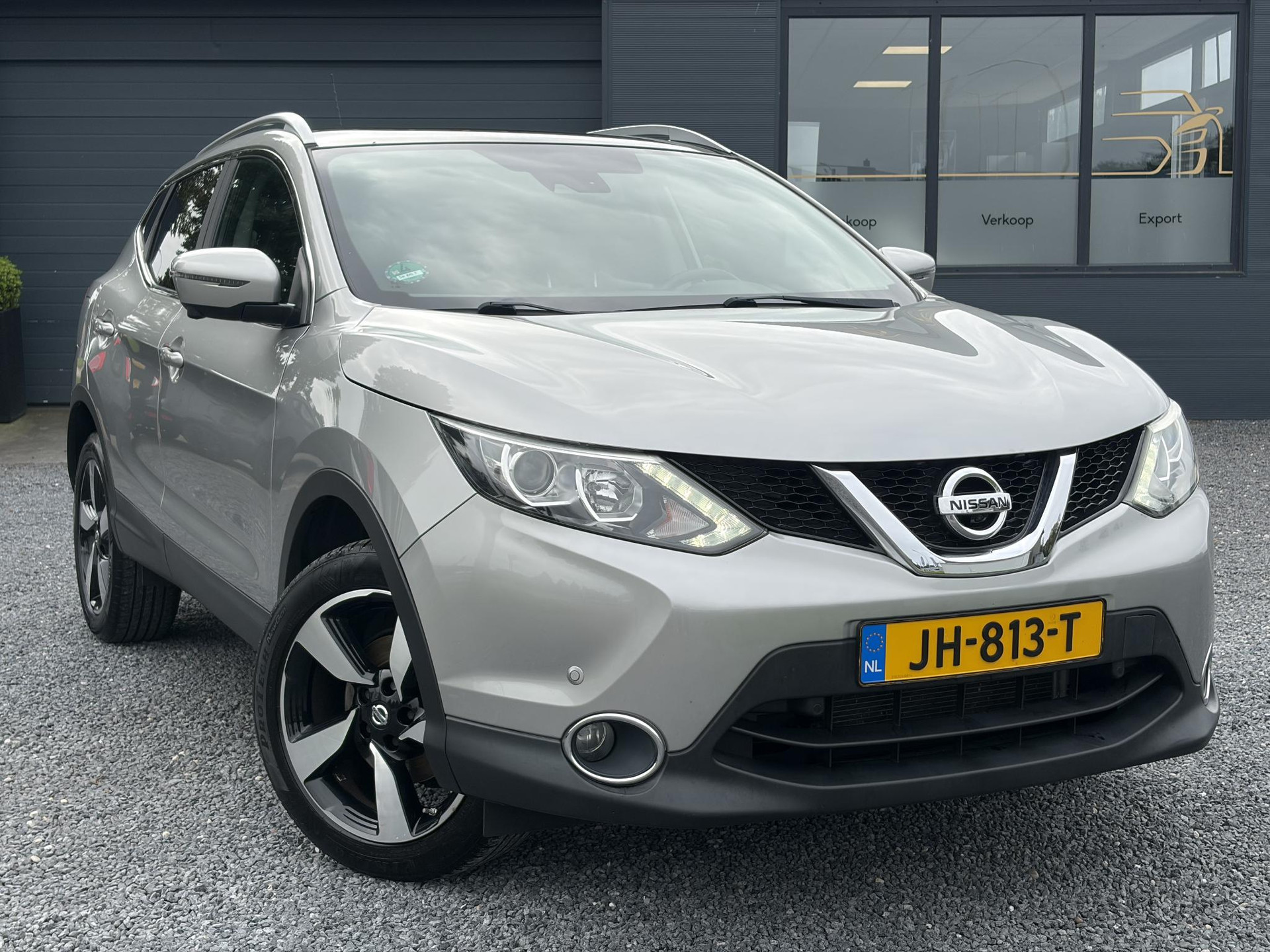 Nissan Qashqai 1.2 N-Connecta ✓Net beurt gehad✓360° Camera✓Navi✓Trekhaak✓Pano✓Pdc V+A✓Keyless✓18'Lm velgen✓Clima✓Cruise✓Rijstrooksensor✓116pk✓6 Bak✓N.A.P✓Apk tot 10-2027