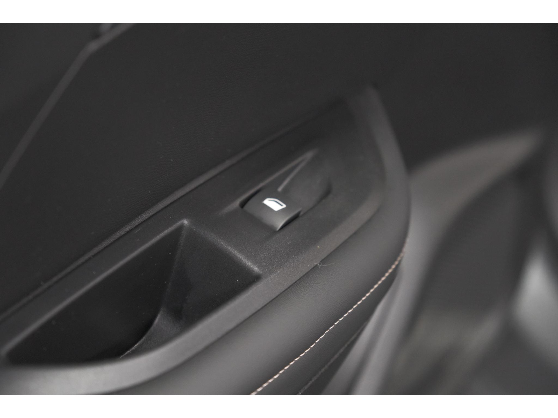 Peugeot 2008 PureTech 100 Allure | Allseason Banden | 360 Camera | Adaptieve Cruise Control | Dodehoekdetetie | Navigatie