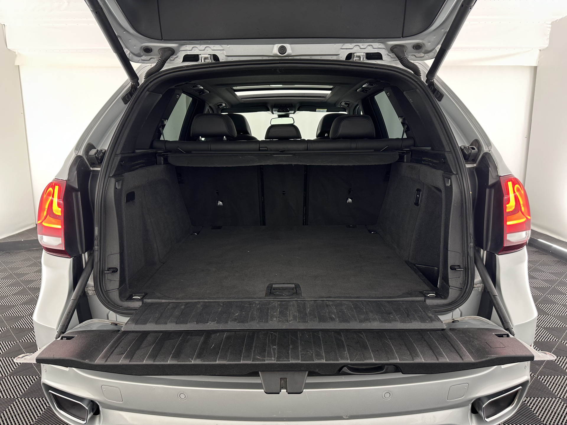 BMW X5 xDrive30d M-Sport High Executive (INCL-BTW) Aut. *PANO | FULL-LED | SOFTCLOSE | LEATHER | TOPVIEW | BLINDSPOT | HARMAN/KARDON | MEMORY-PACK | AMBIENTLIGHT | KEYLESS | DAB+ | HEATED-COMFORTSEATS | TOWBAR | 20"ALU*