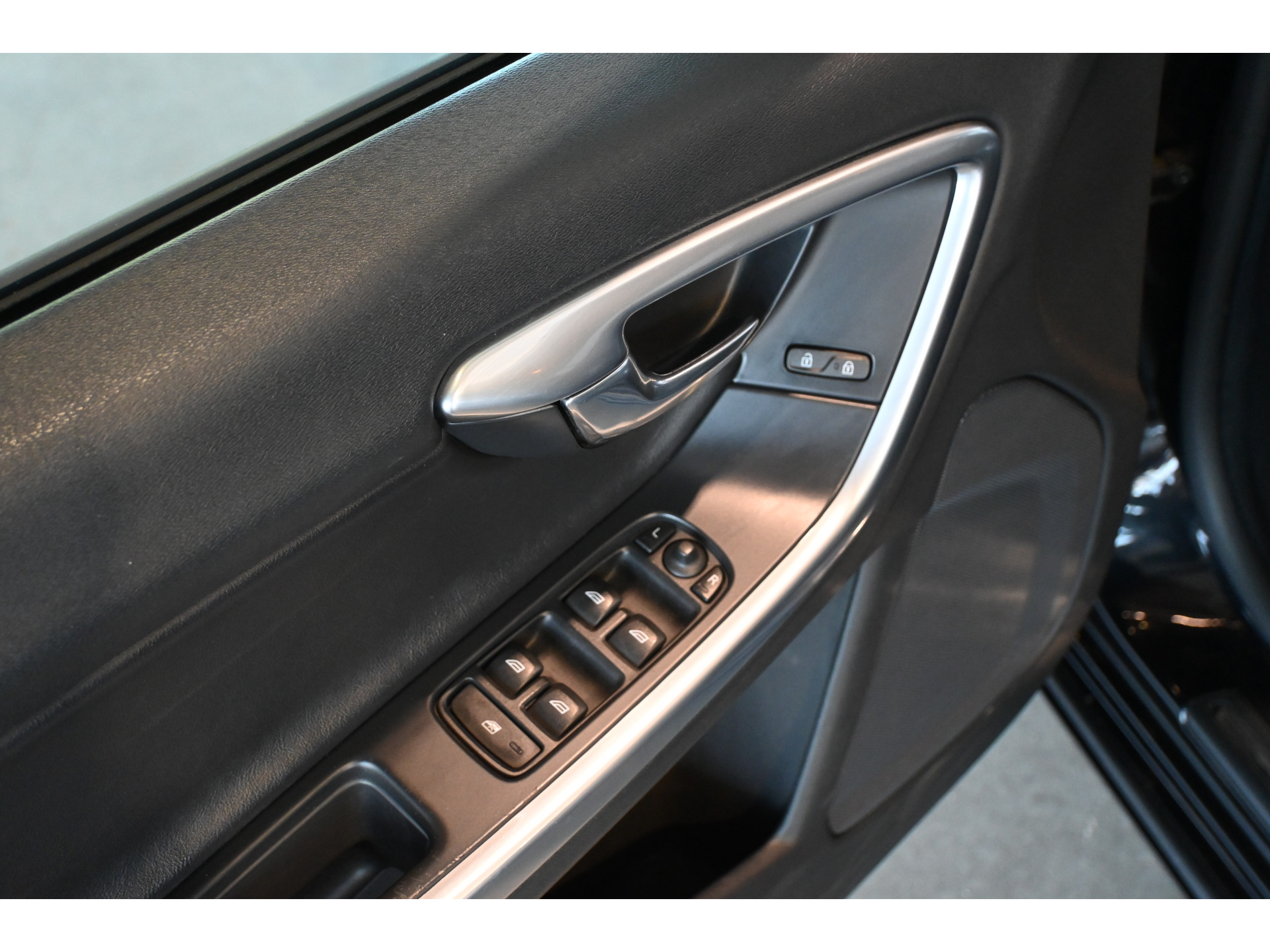 Volvo V60 1.6 D2 Summum Automaat Clima Navigatie Trekhaak Goed Onderhouden! Inruil Mogelijk!