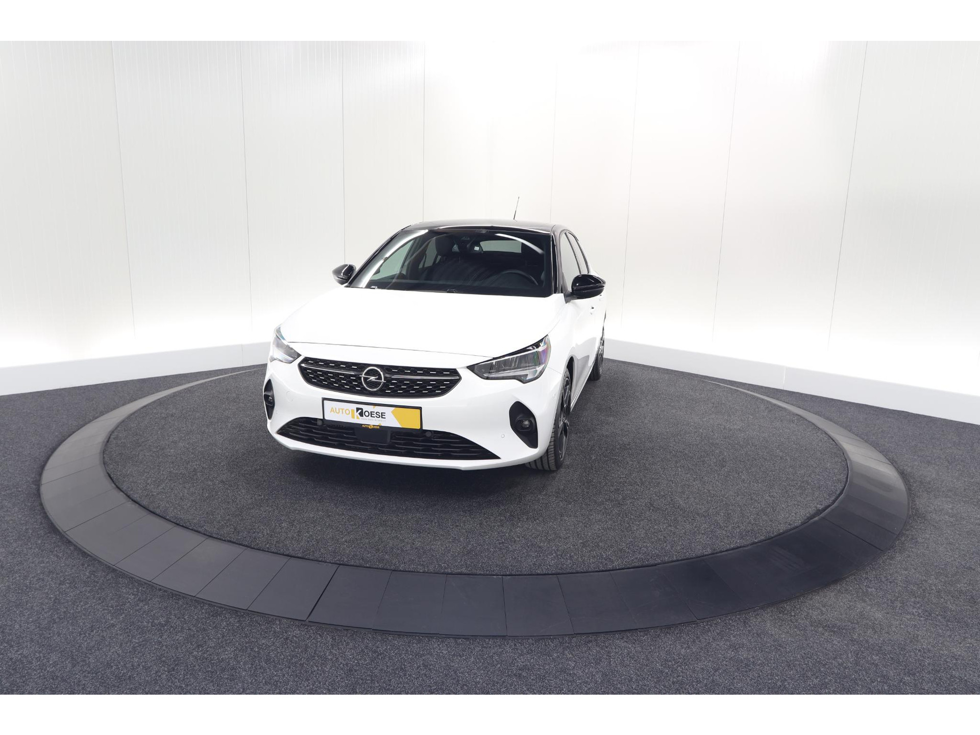 Opel Corsa 1.2 Turbo 100 Ultimate | Panoramadak | Camera | Dodehoekdetectie | Apple Carplay