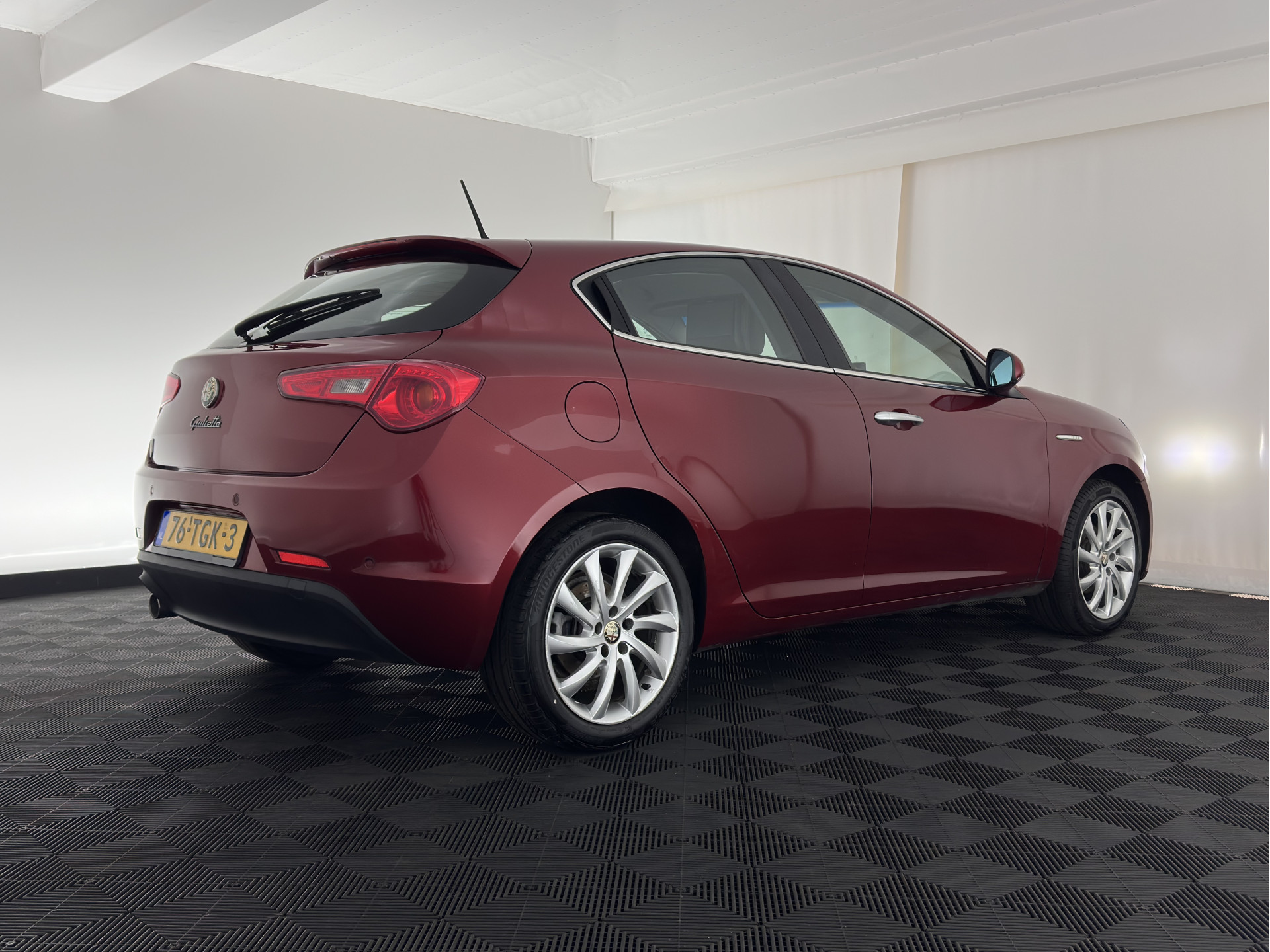 Alfa Romeo Giulietta 1.6 JTDm Distinctive *NAVI-FULLMAP | SPORT-SEATS | ECC | PDC | CRUISE | 17''ALU*