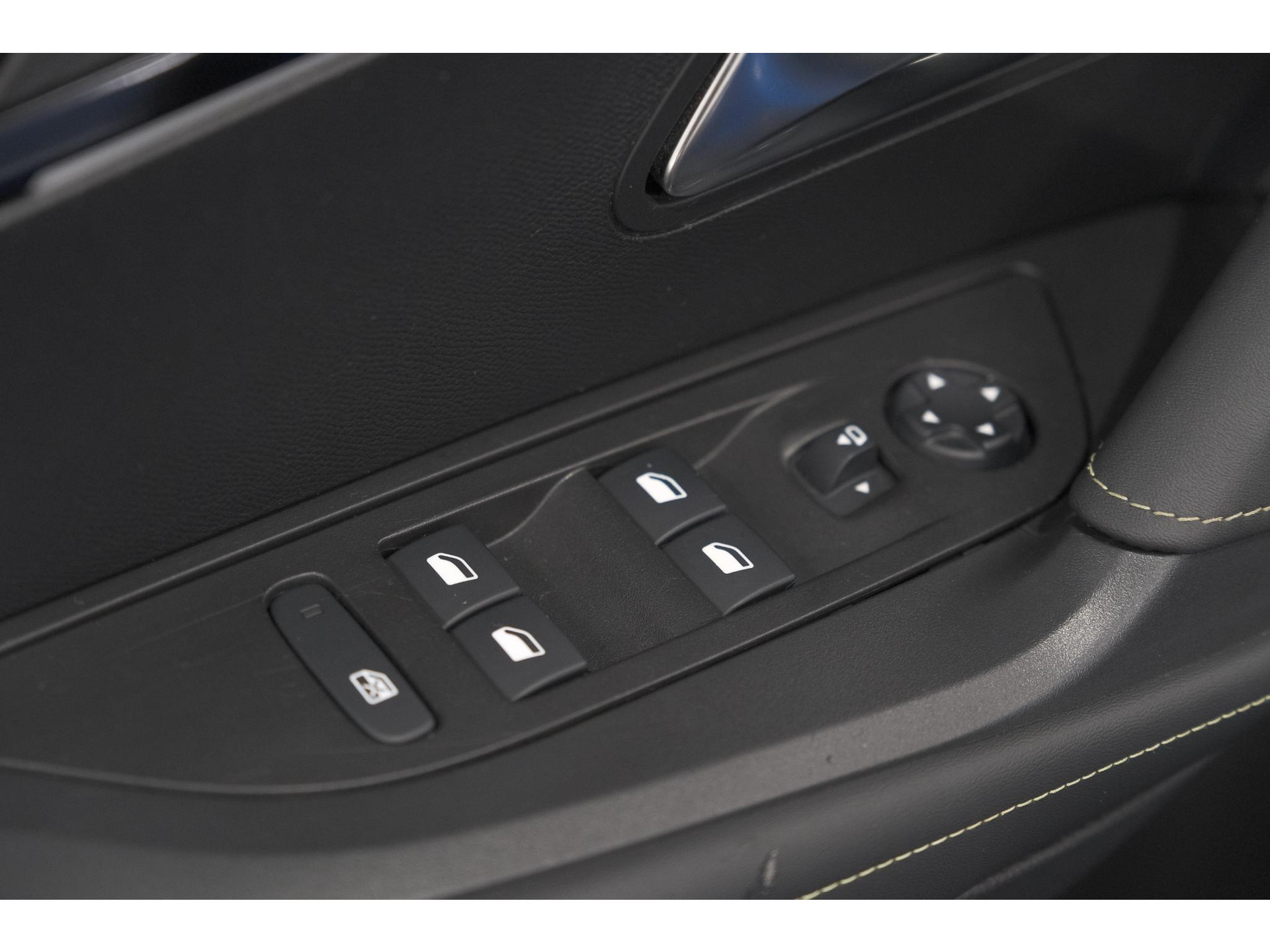 Peugeot 2008 PureTech 130 EAT8 GT-Line | Camera | Dodehoekdetectie | Adaptieve Cruise Control | Apple Carplay