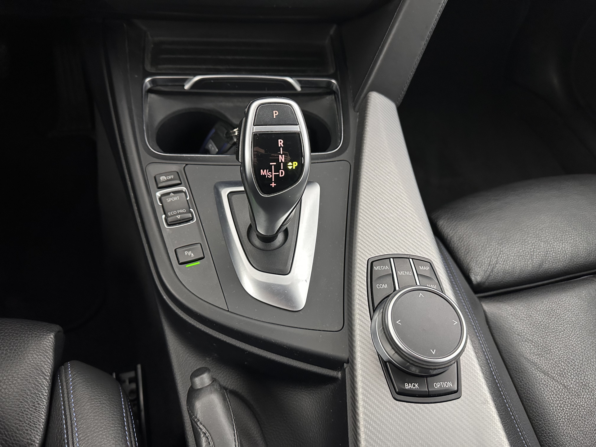 BMW 4-serie Gran Coupé 420i M-Sportpack High Executive Edition (INCL-BTW) Aut. *LEATHER | FULL-LED | DIGI-COCKPIT | HIFI-SOUND | HEATED-SPORTSEATS | DAB+ | CAMERA | SHIFTPADDLES | PRIVACYGLASS | HEAD-UP | TOWBAR | KEYLESS | CARBON-INLAY | 19''ALU*