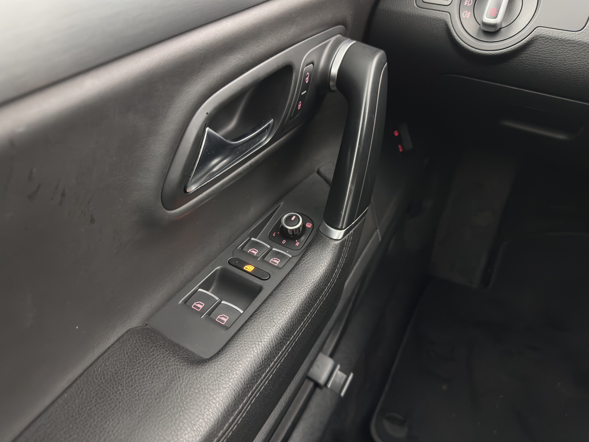 Volkswagen CC 1.8 TSI Aut. *LEATHER | BI-XENON | HEATED-SPORTSEATS | NAVI-FULLMAP | ECC | PDC | CRUISE | SHIFTPADDLES | PRIVACY-GLASS | TOWBAR | 18''ALU*