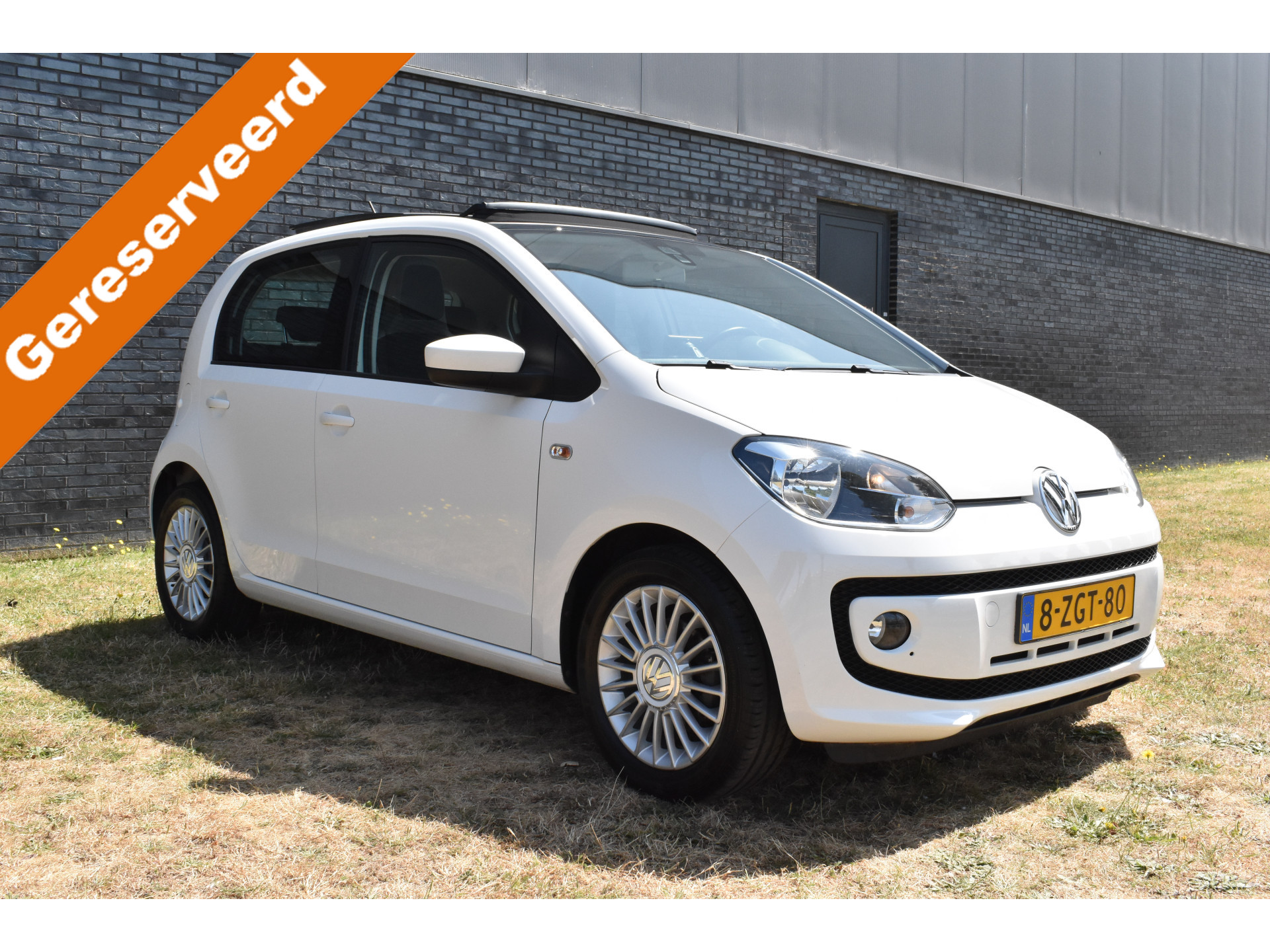 Volkswagen Up! 1.0 high up! BlueMotion Panodak Navigatie Pdc Lage km-stand