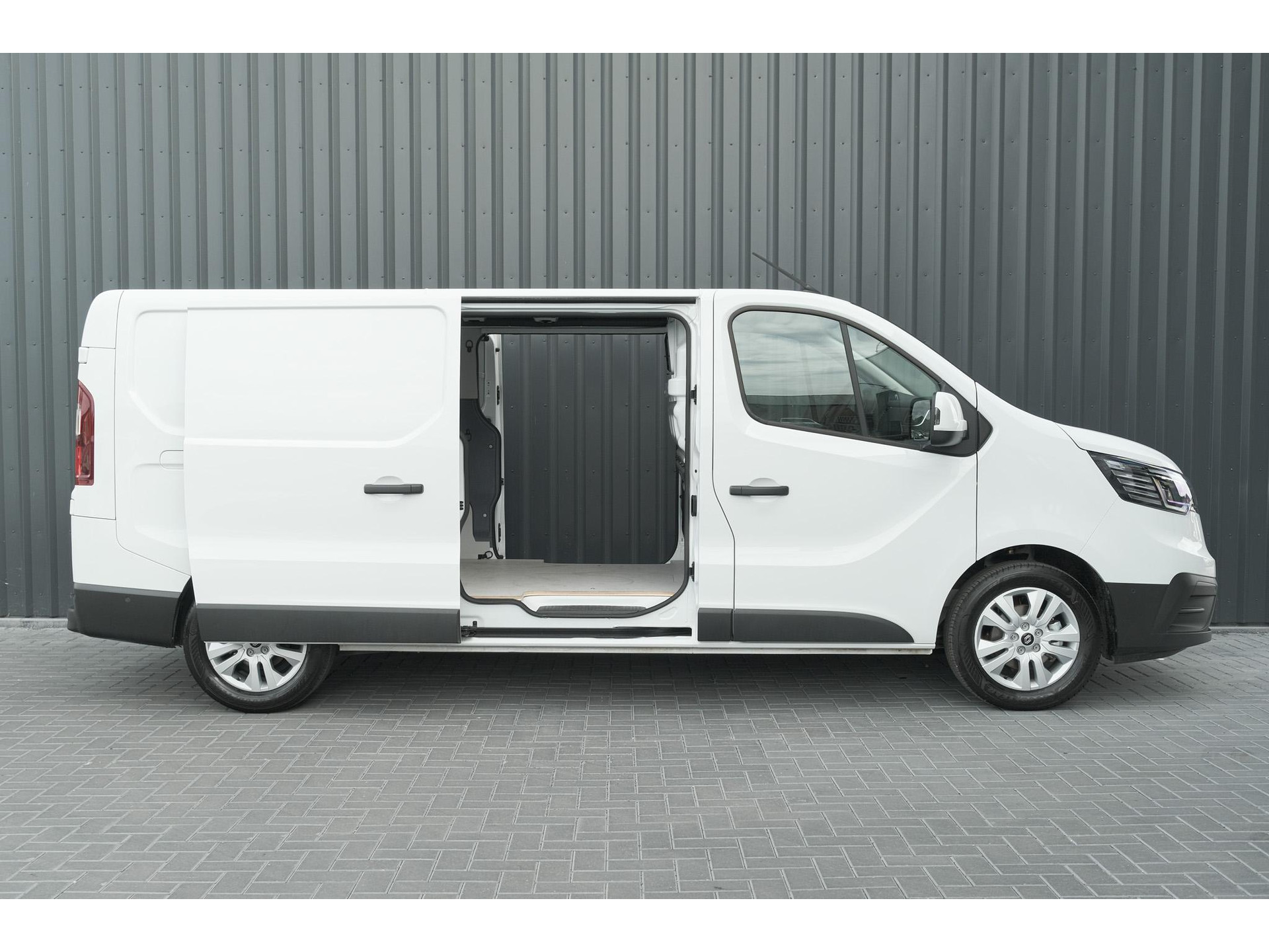 Renault Trafic E-Tech T29 L1H1 Advance 52 kWh | Laadruimte-pakket | Parkeerpakket | 3 fase lader | Camera