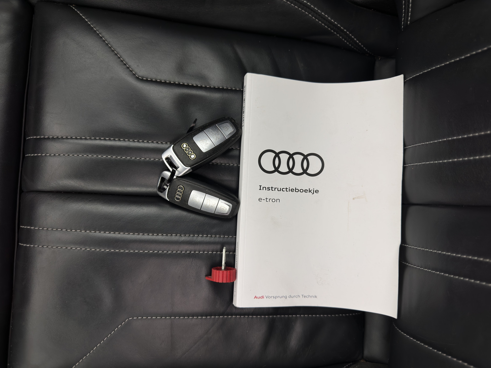 Audi e-tron 55 quattro advanced 95 kWh [ 3-Fase ] (INCL-BTW) *PANO | LUXURY-LEATHER | ADAPTIVE-CRUISE | FULL-LED | DIGI-COCKPIT | KEYLESS | MEMORY-PACK | AIR-SUSPENSION | CAMERA | AMBIENT-LIGHT |  NAVI-FULLMAP | SHIFT-PADDLES | DAB+ | COMFOR